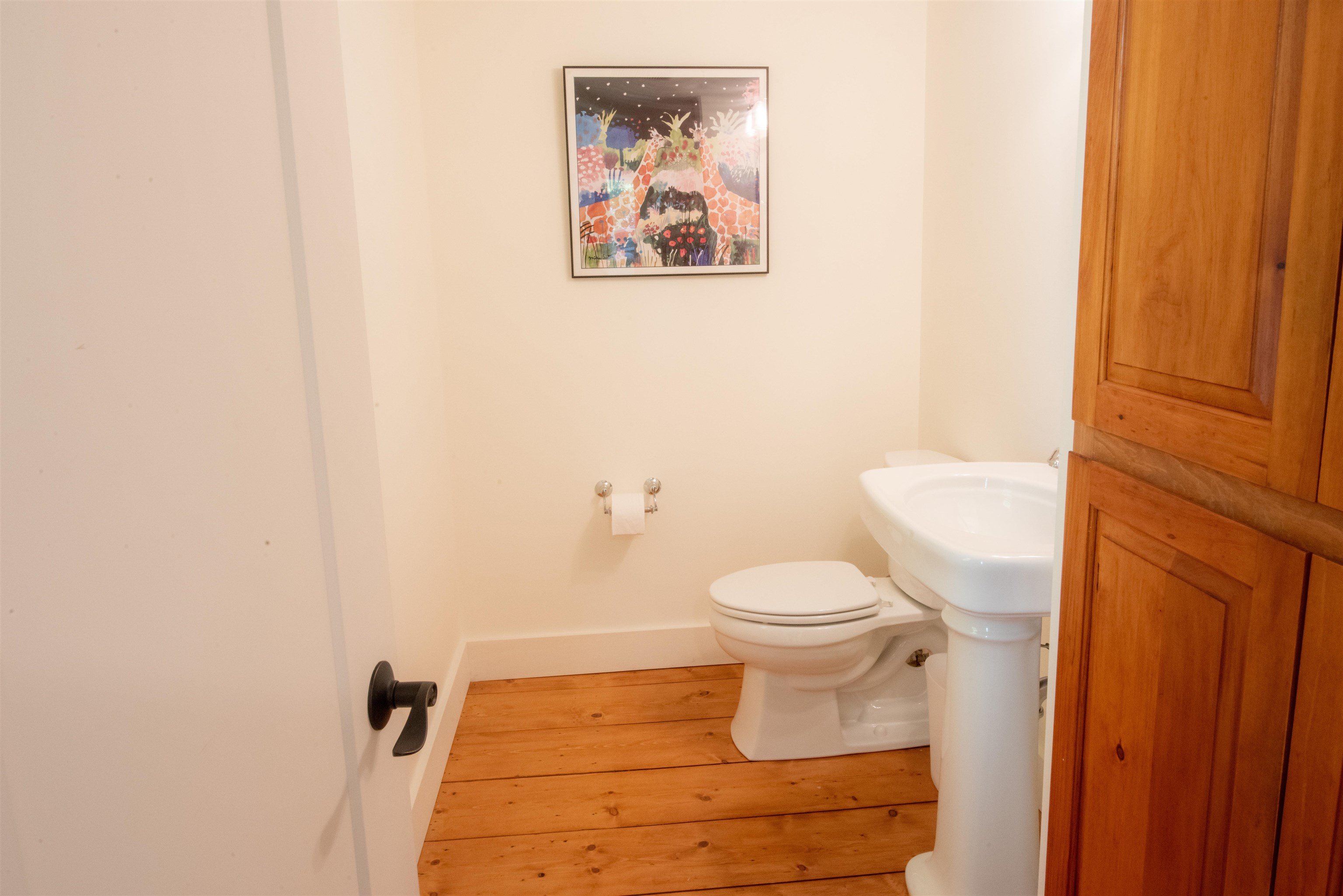 First floor half bath 23218439