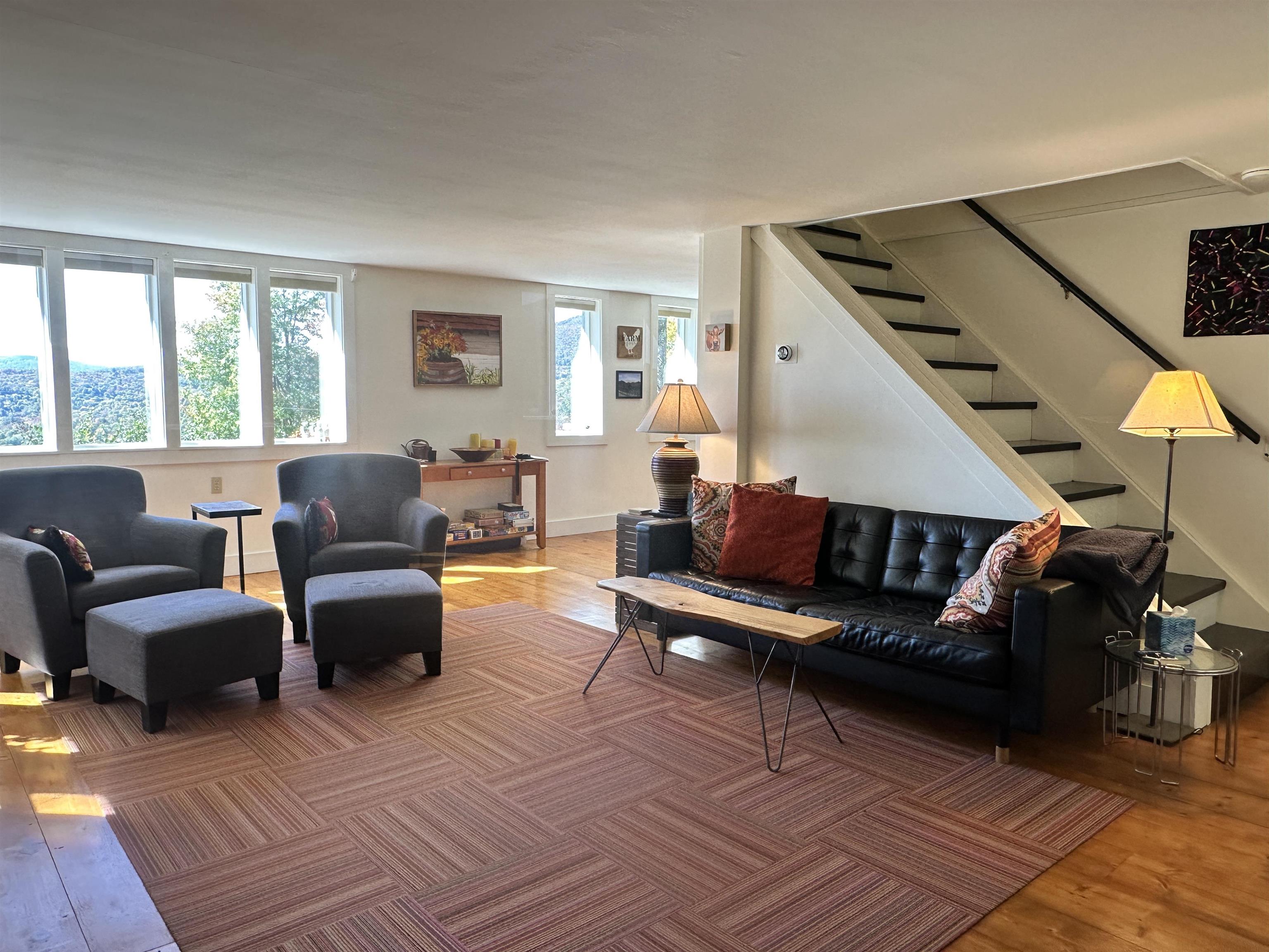 Large front to back living room 23218417