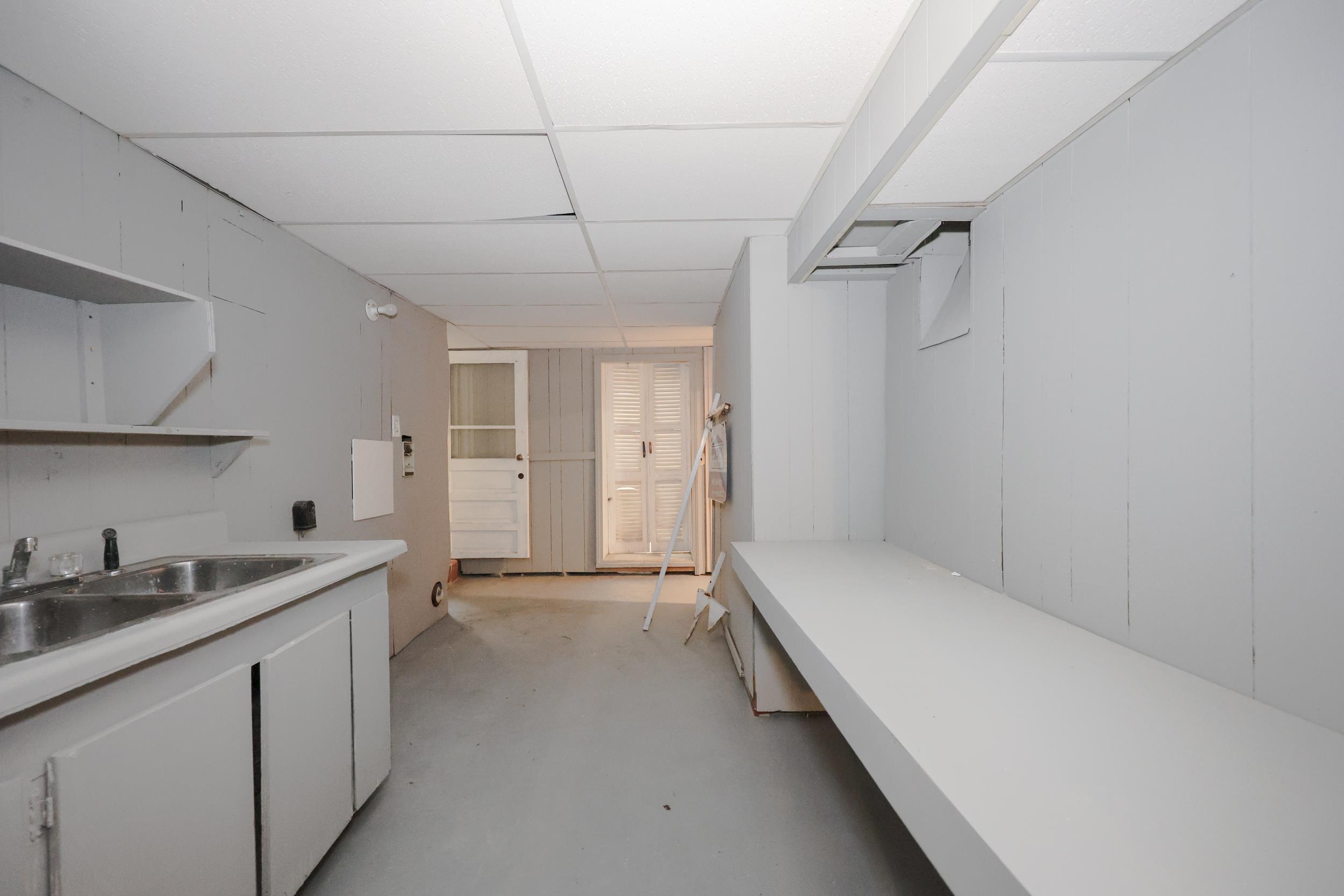 additional optional washer dryer hookups in basement 23223004