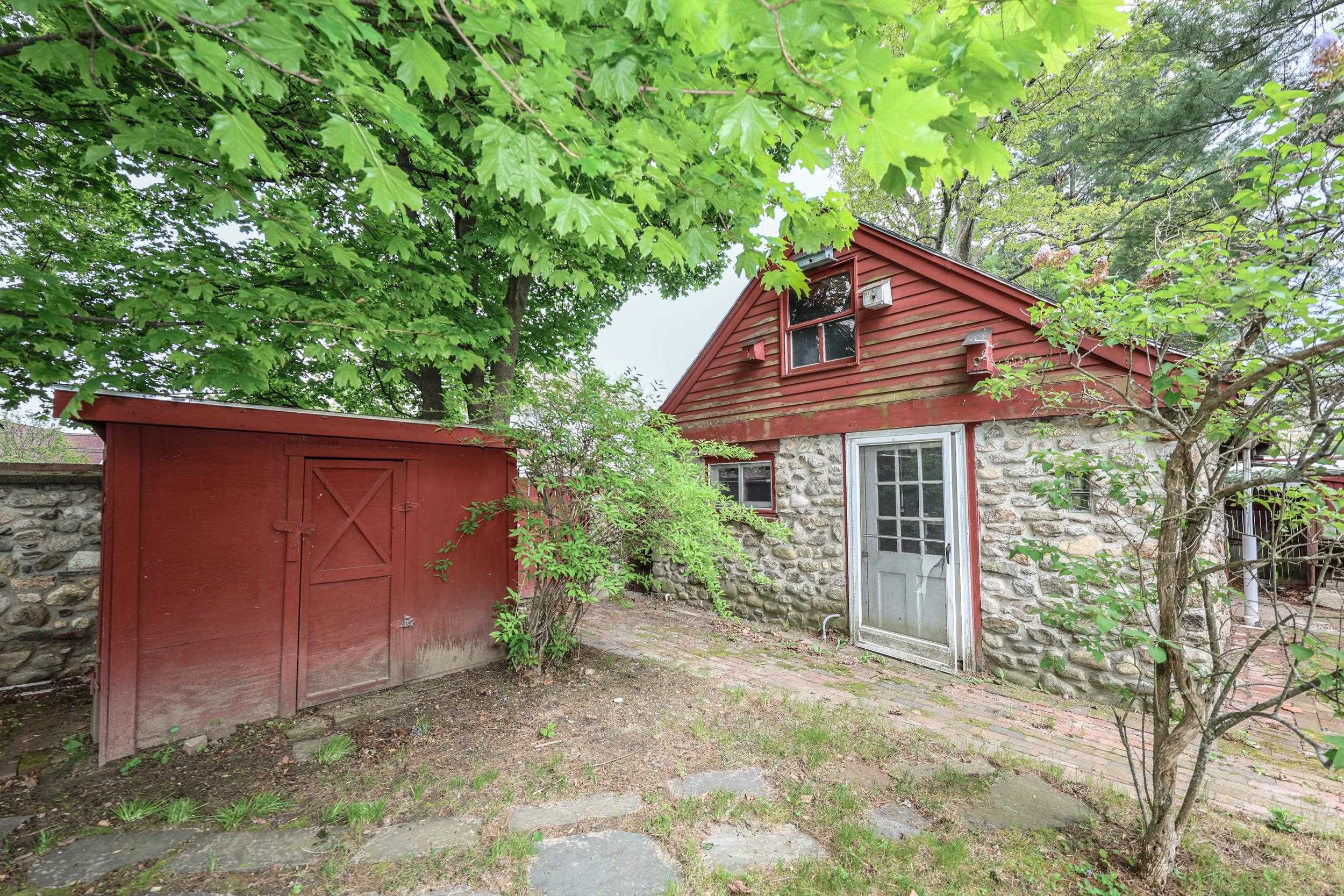 workshop / barn 23222926