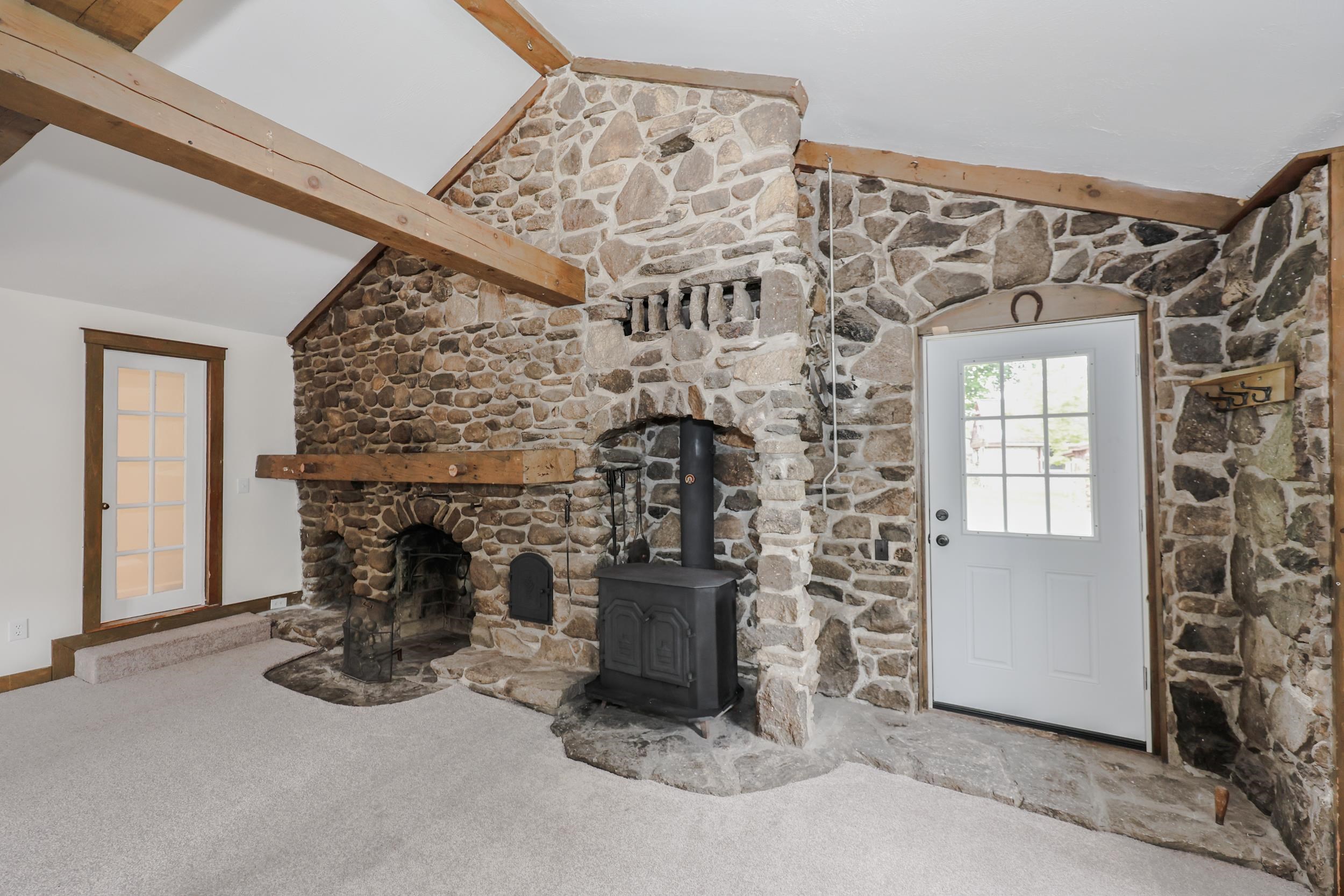 great room w door to huge yard 23222939