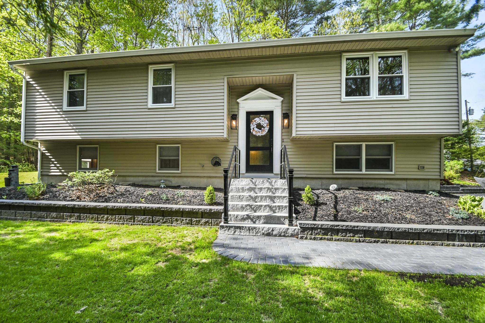 Photo of 4 Tamarack Lane Raymond NH 03077