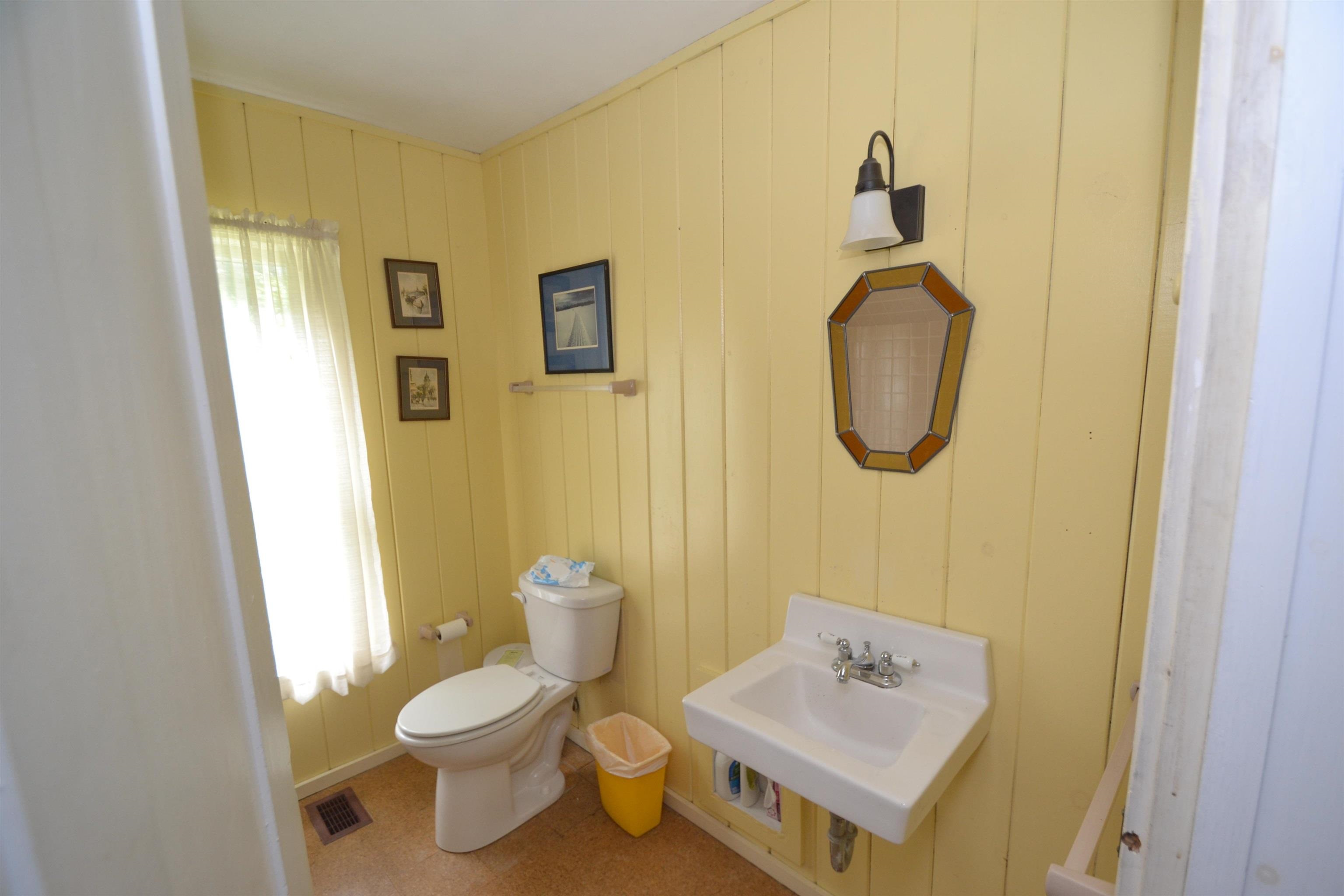 Apartment 1 Bathroom