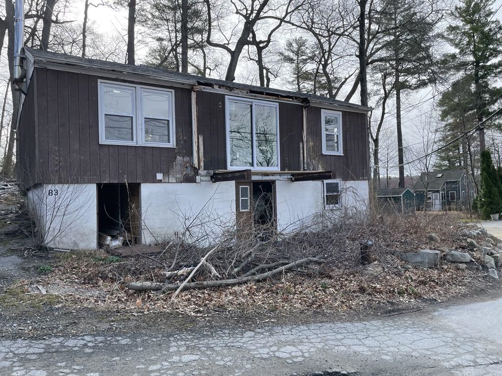 MLS 5042838: 83 Webster Avenue, Pelham NH