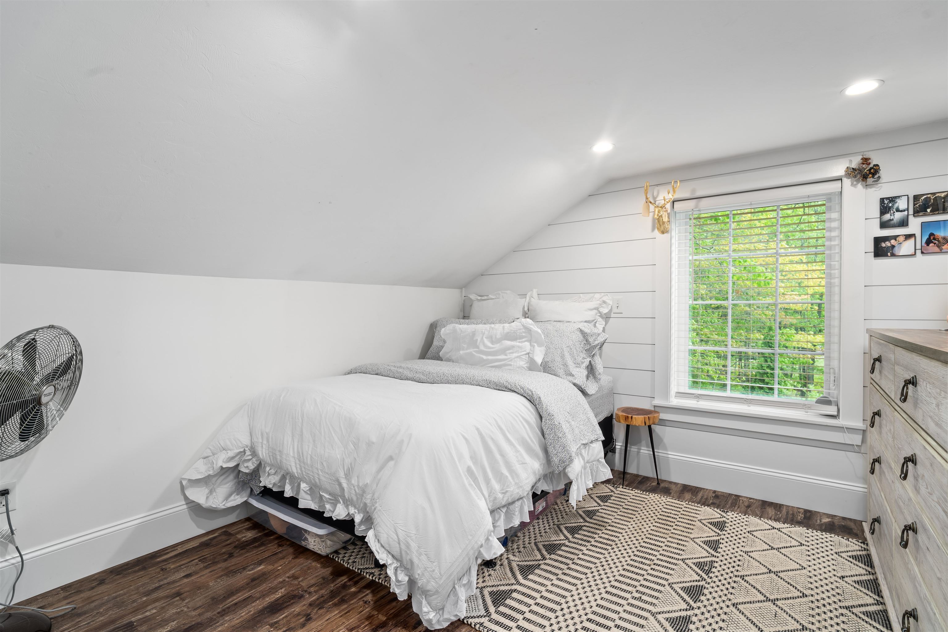 2nd floor bedroom