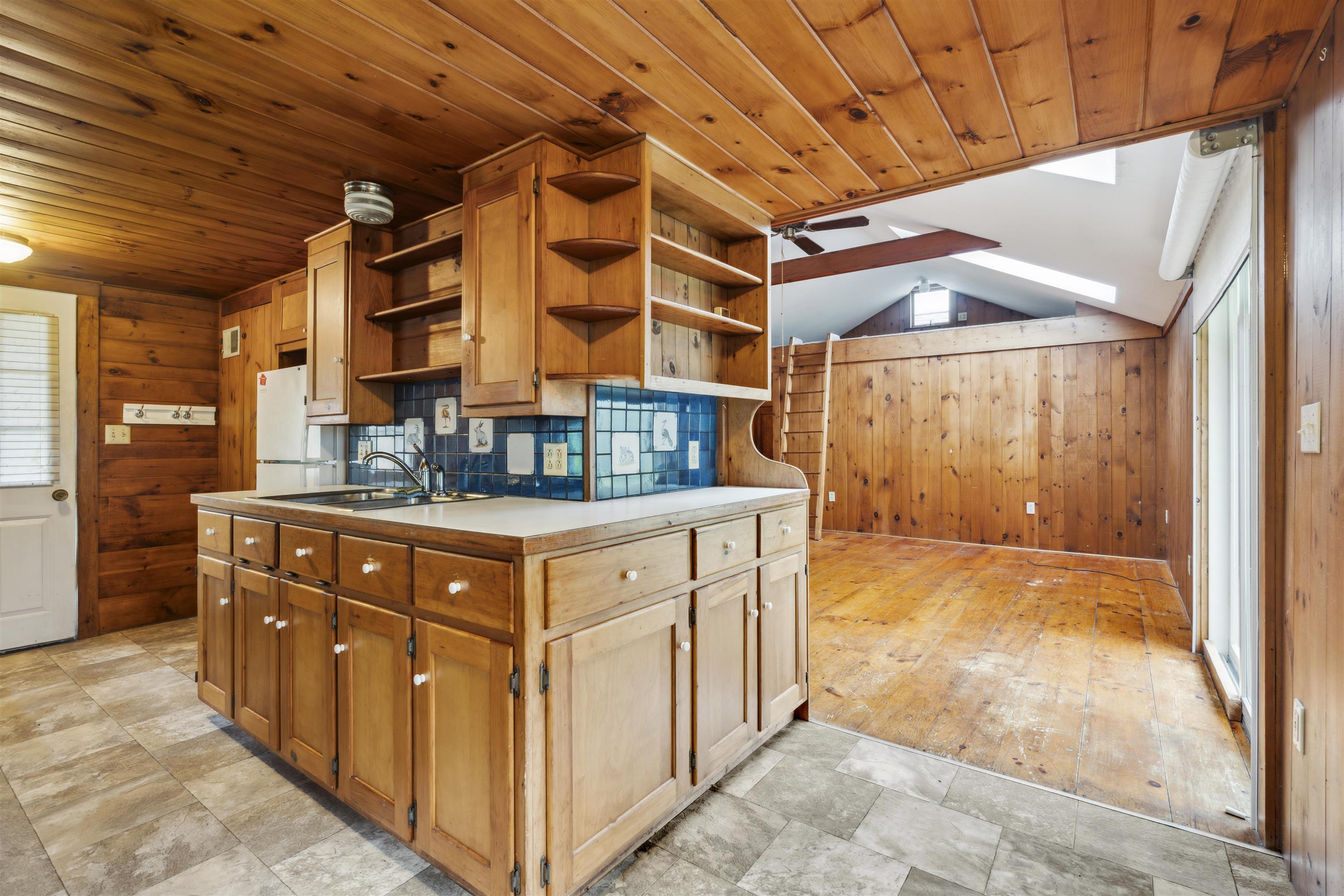 Entry to kitchen