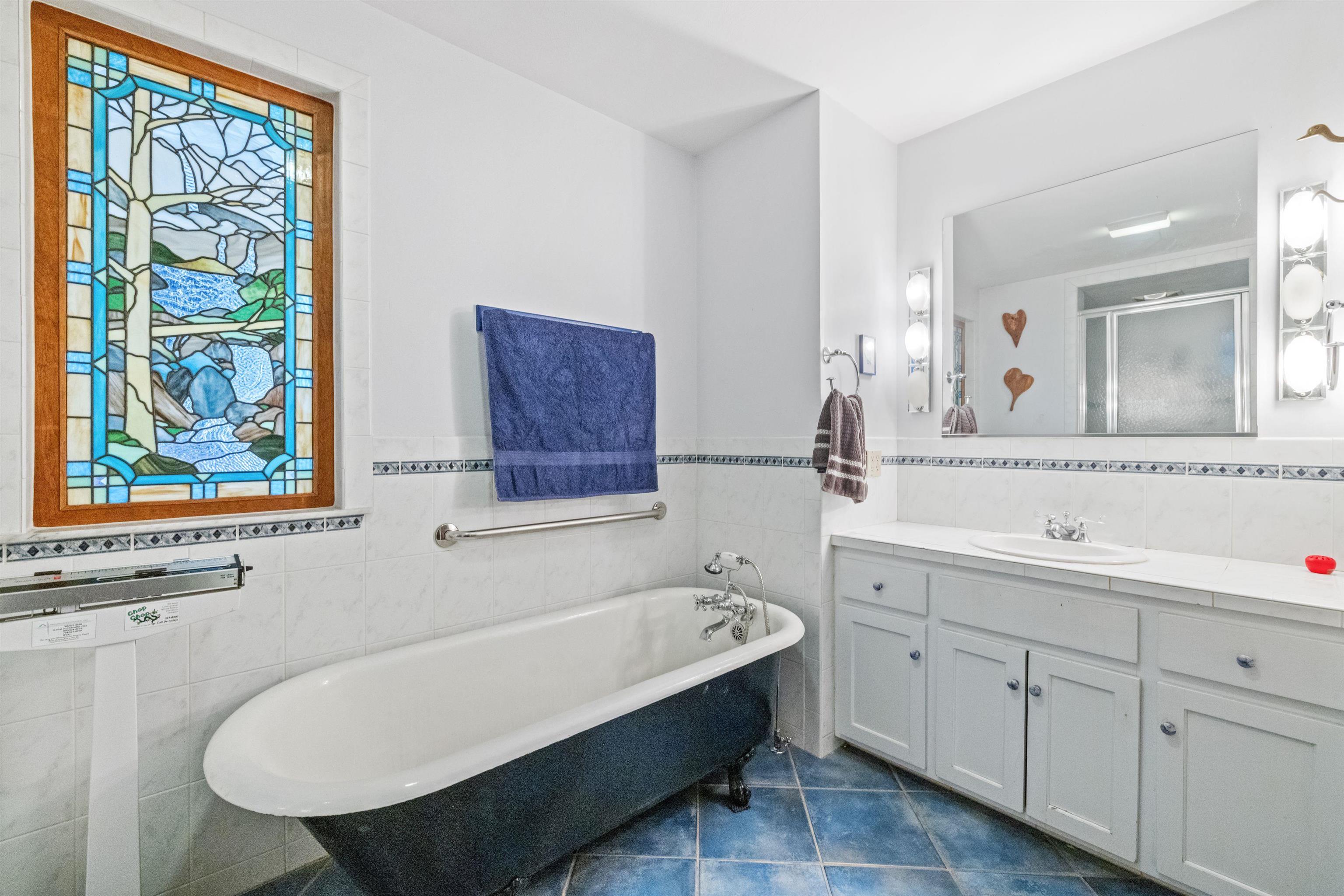 2nd Floor Full Bathroom