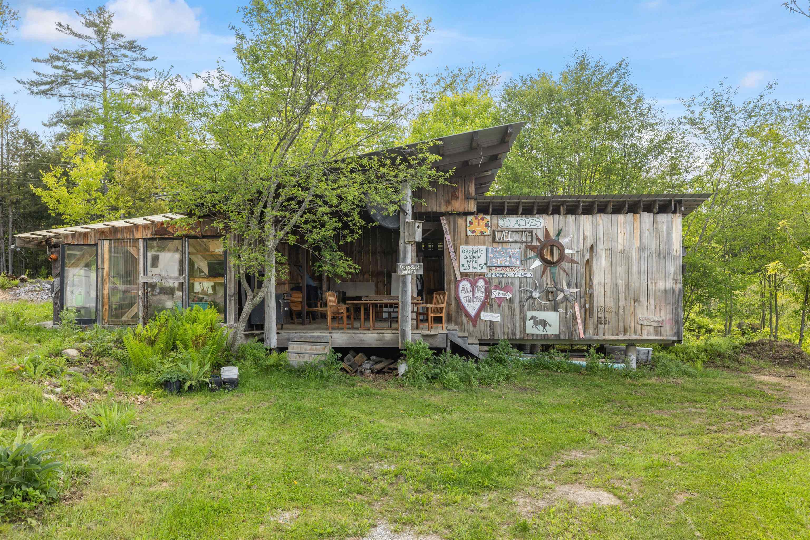3 Sided Building w/ Potting Shed