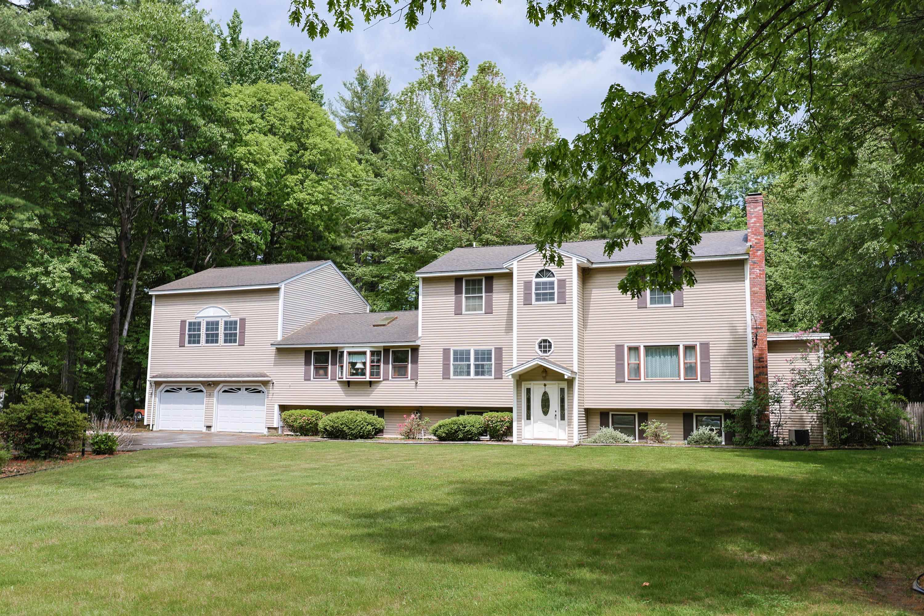 MLS 5044223: 6 Mc Questen Circle, Litchfield NH