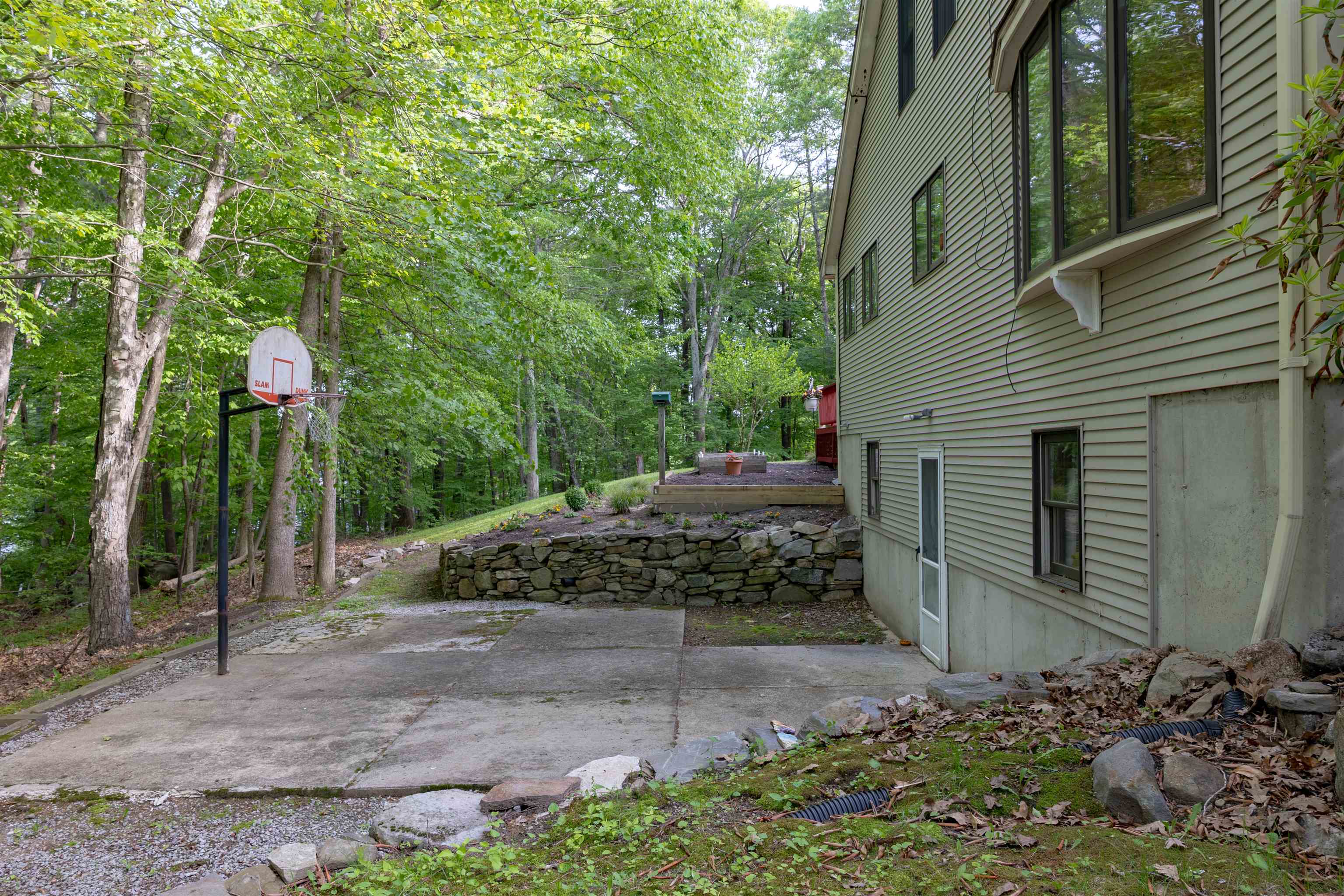 Photo 19 of 28