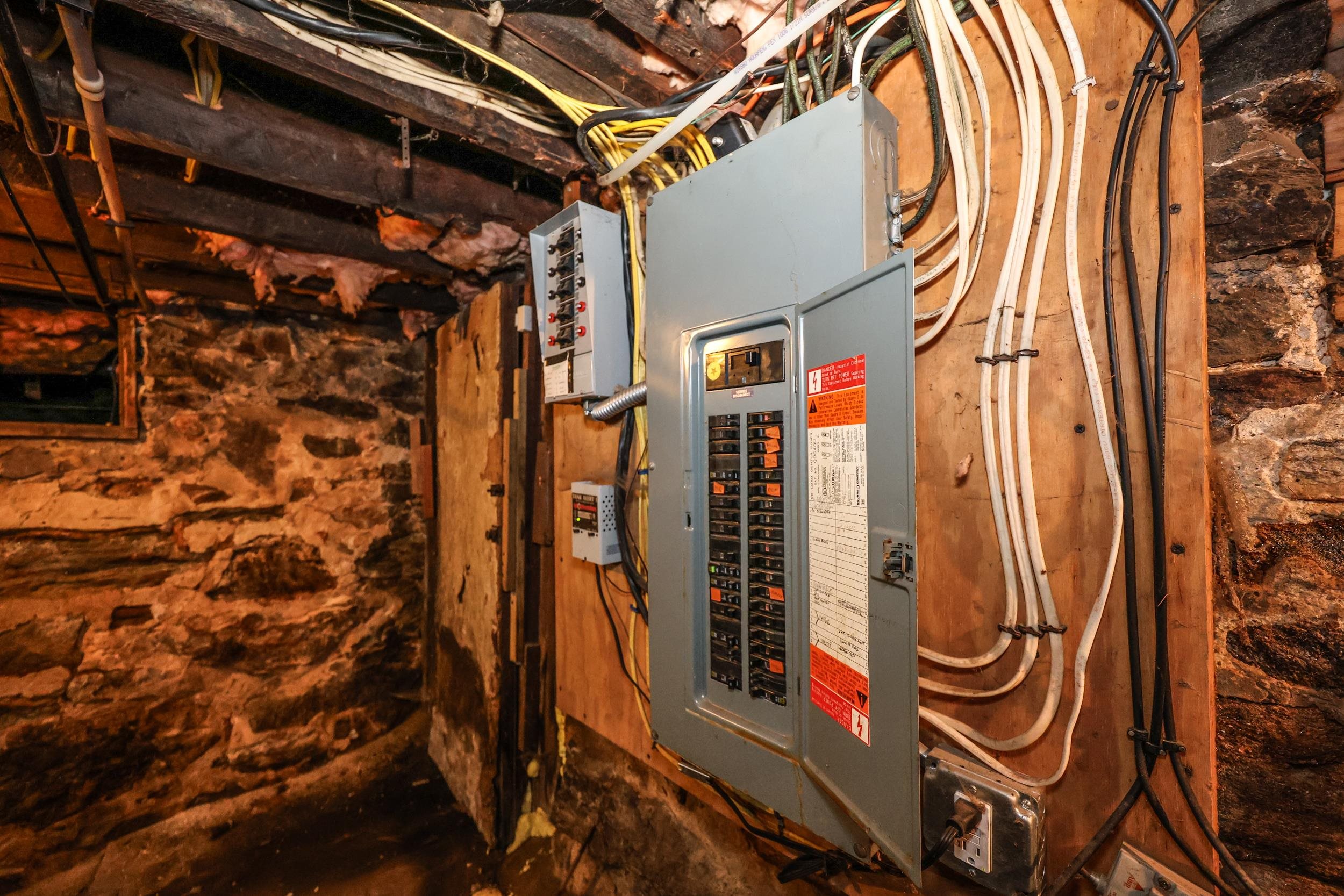 200amp service with generator connection