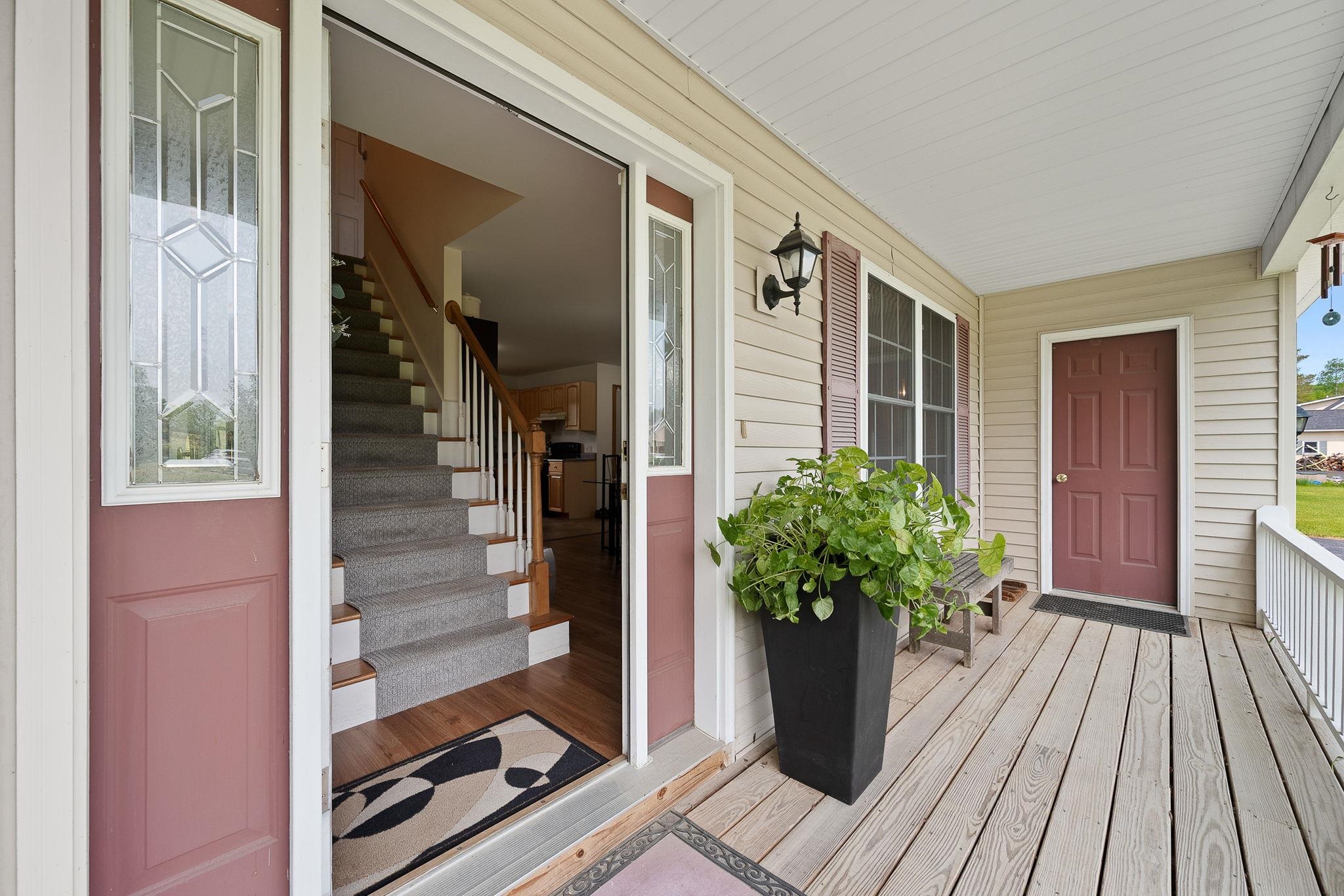 Front entry and side garage access