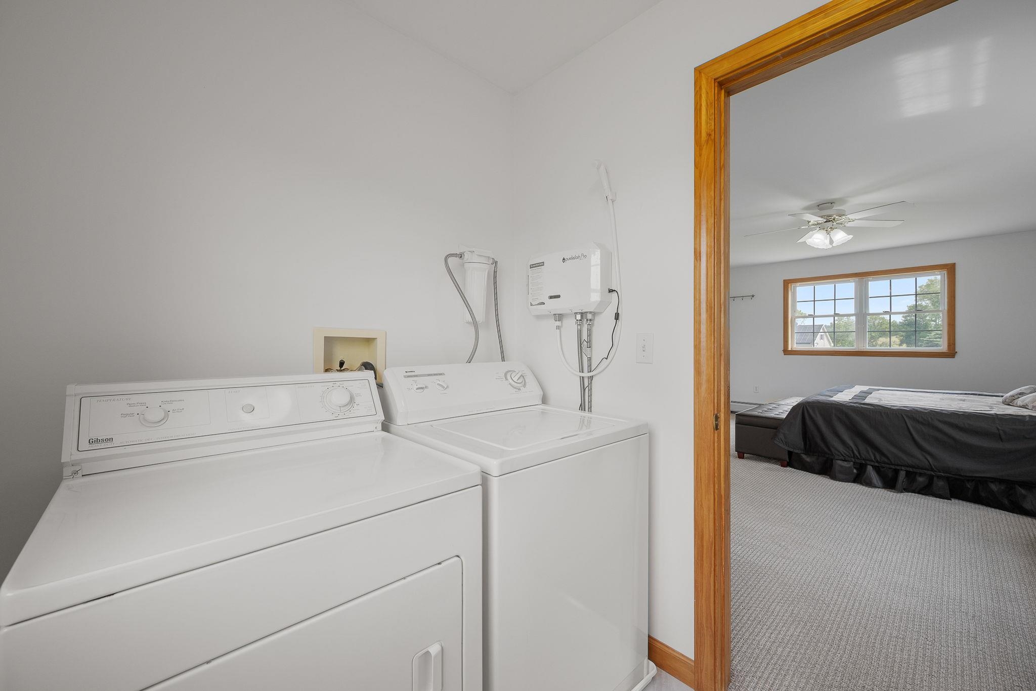 walk-in/laundry in primary bedroom