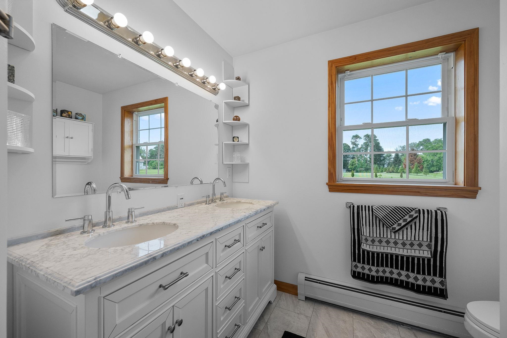 2nd floor full bathroom
