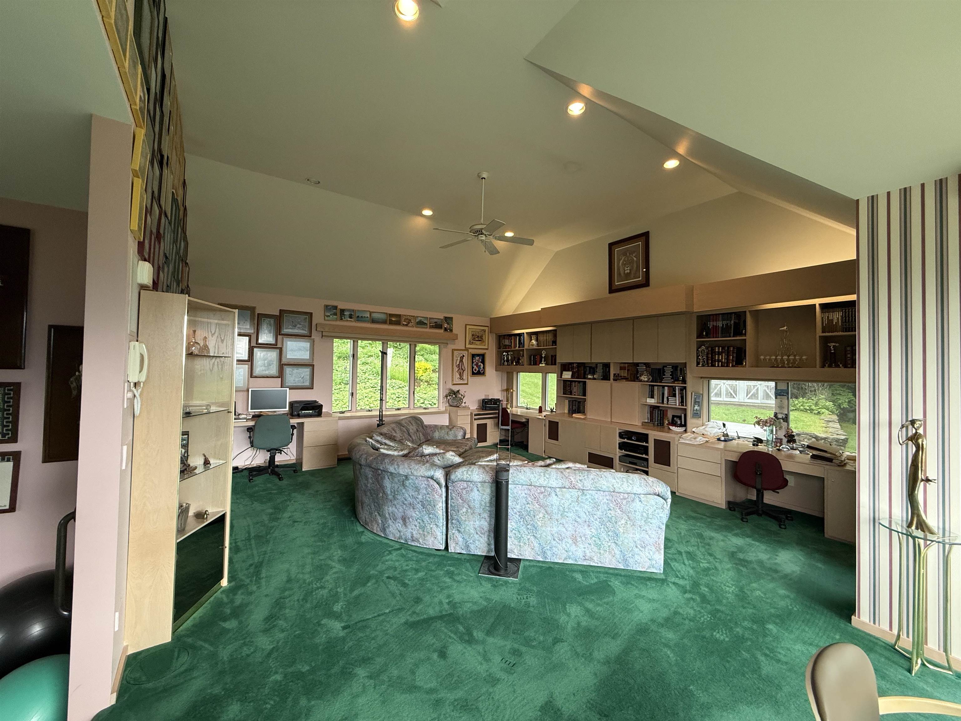 AMAZING OFFICE SPACE WITH A BIG WEST VIEW