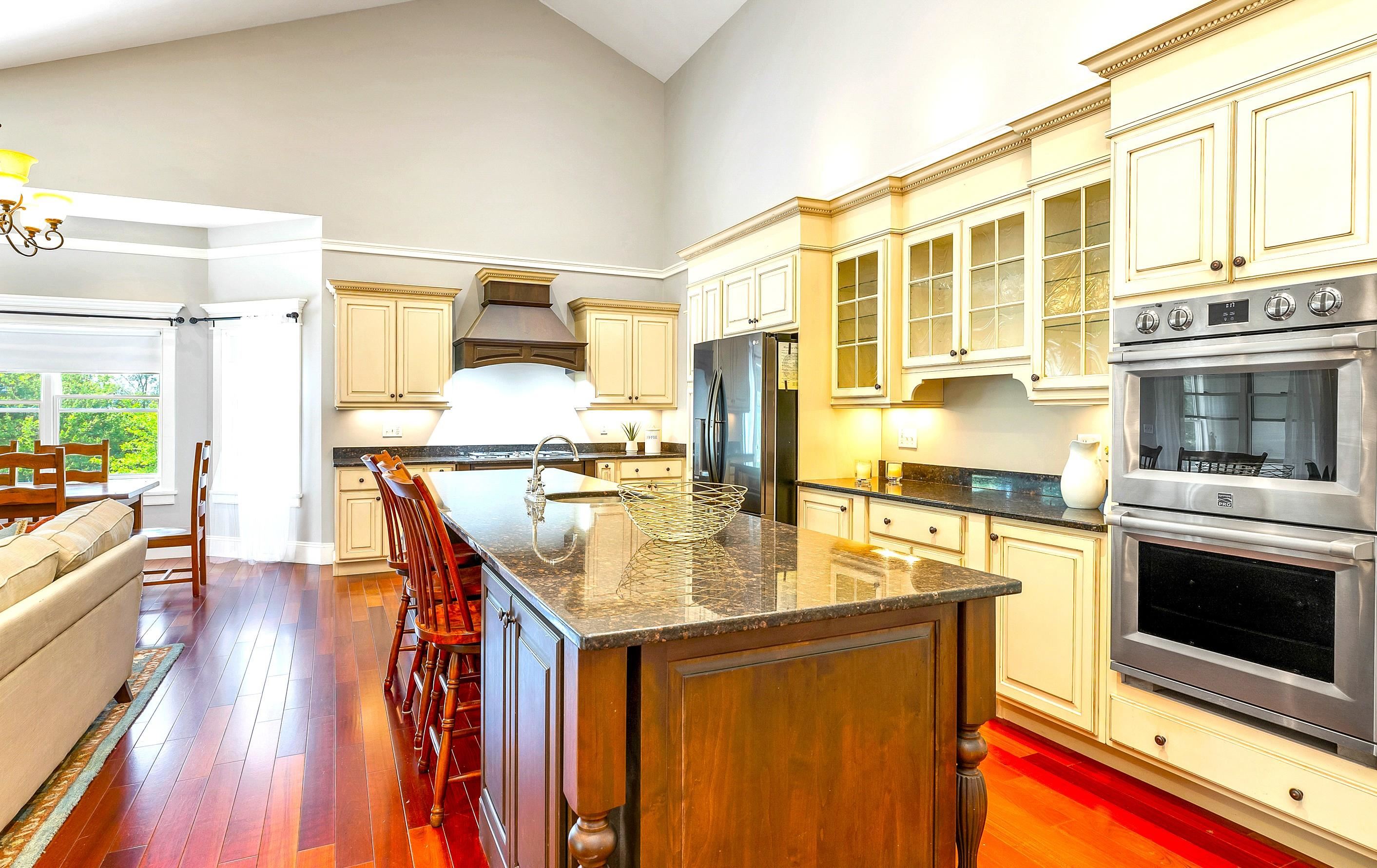 Kitchen with 17
