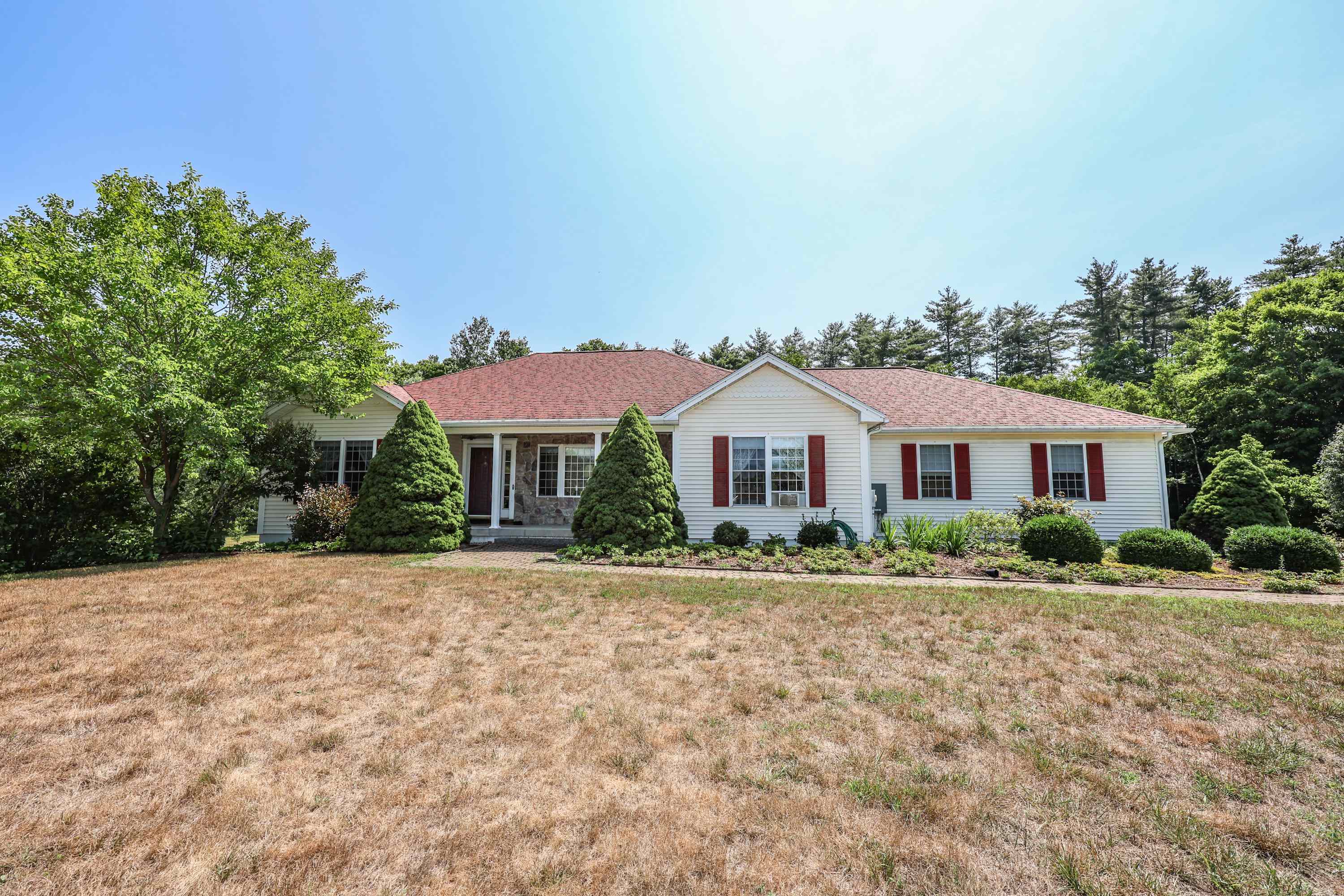 MLS 5046827: 21 Thunder Road, Fremont NH