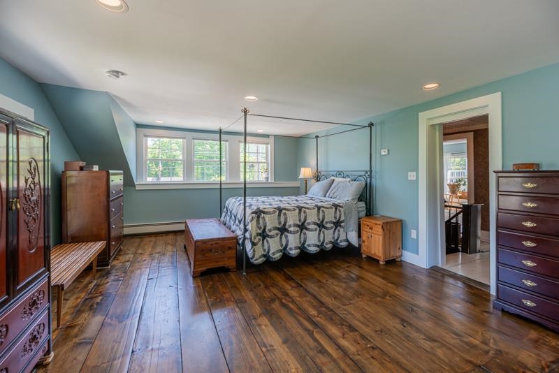 Renovated Primary w/ walk in closet