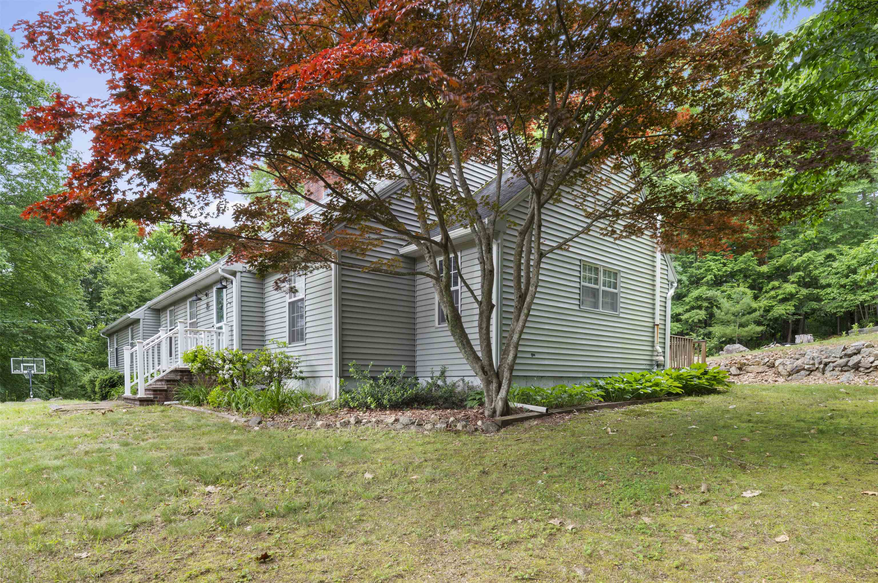 MLS 5047602: 2 Ridgewood Drive, Kingston NH