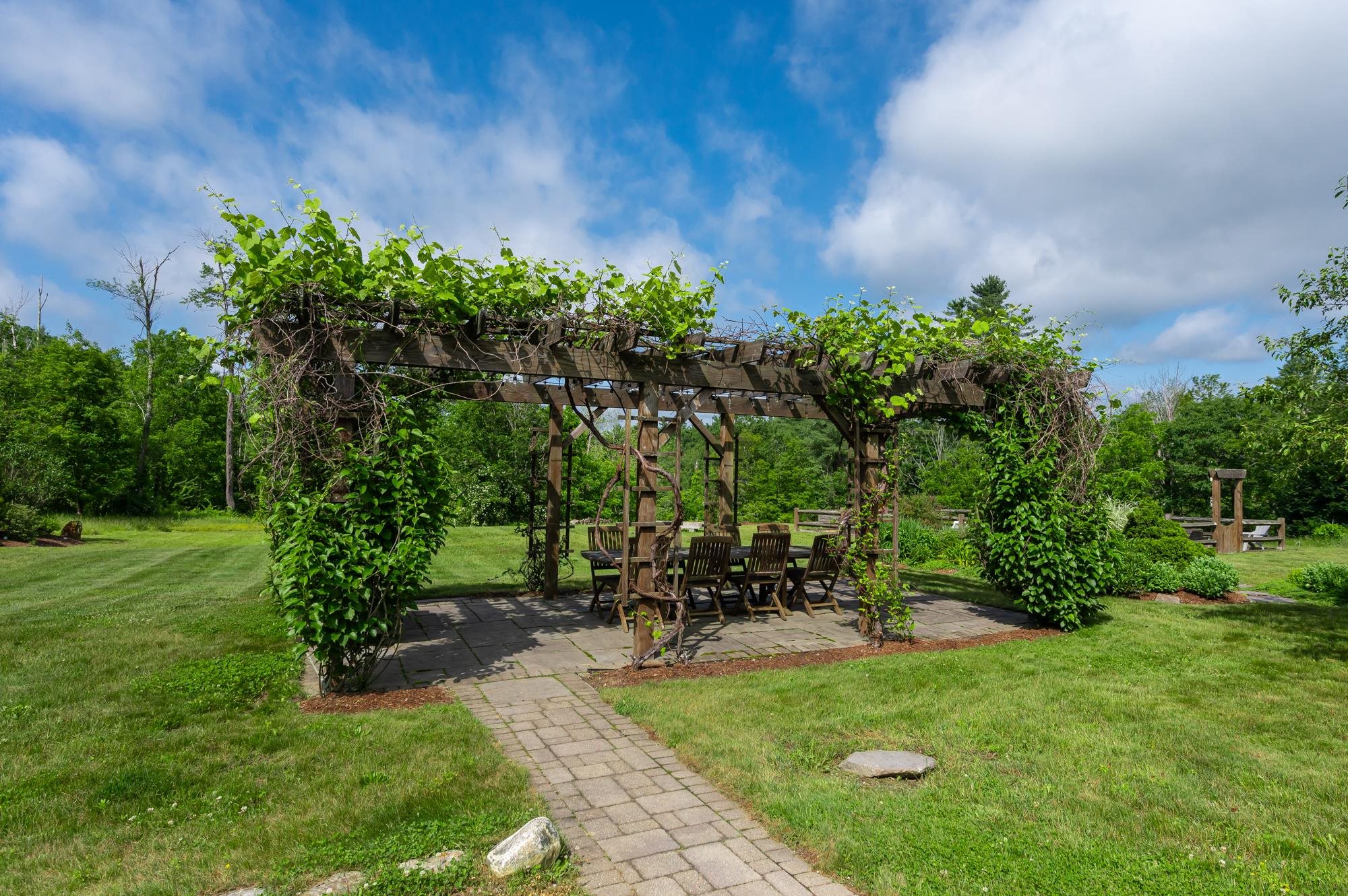 Enjoy outdoor dining and barbecueing