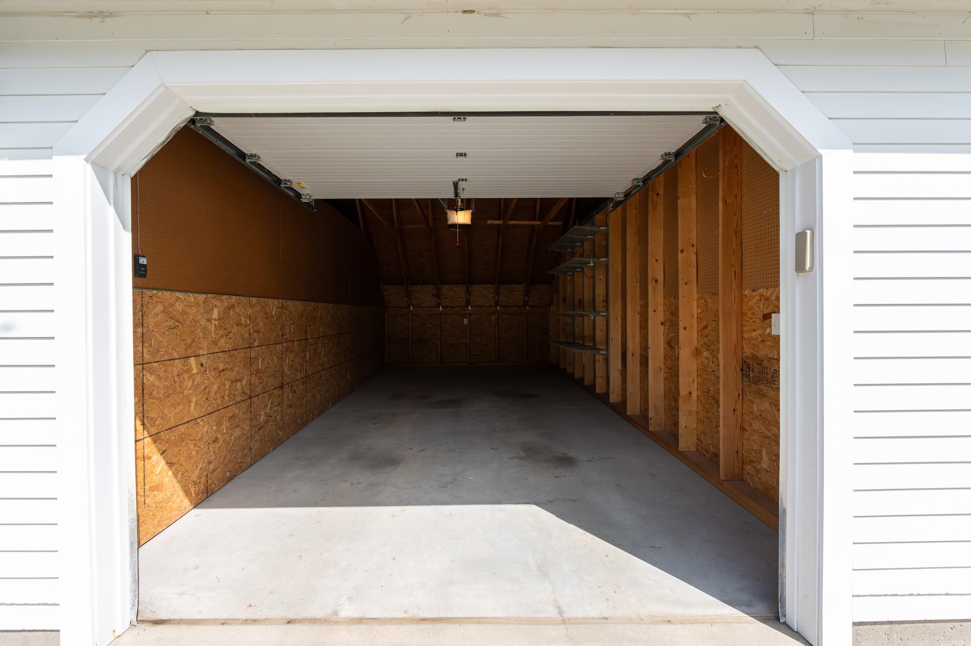 Large garage bay for extra storage