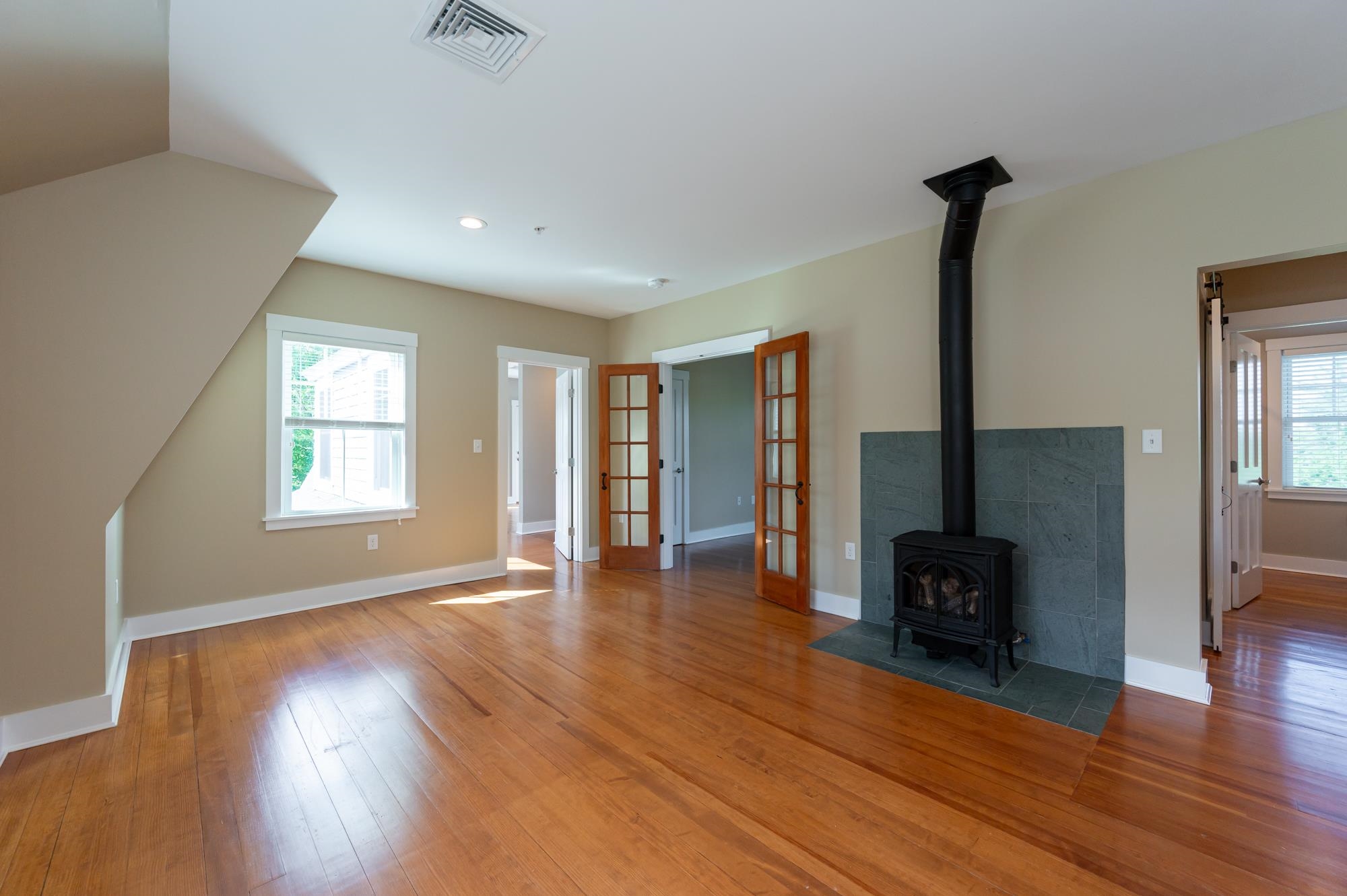 Jotul gas stove adds cozy New England ambiance