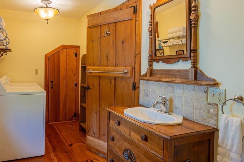 Loft Apartment Suite Bathroom