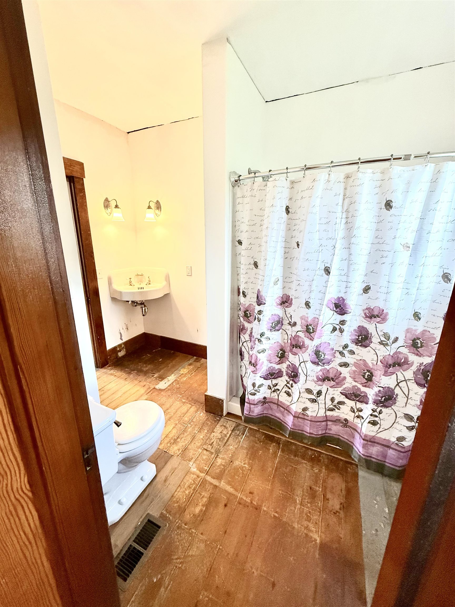 Main level 3/4 bath