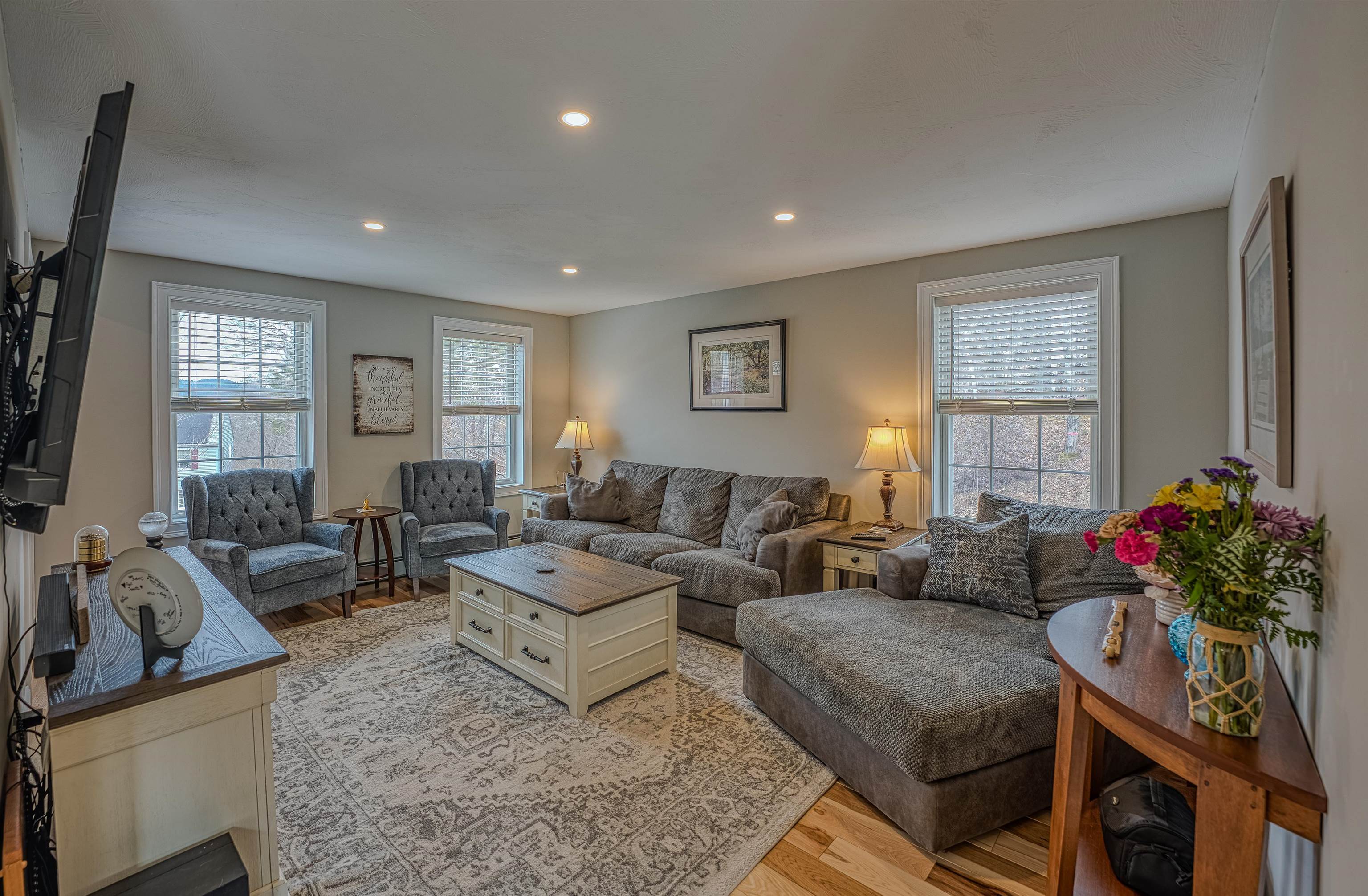 Spacious living room