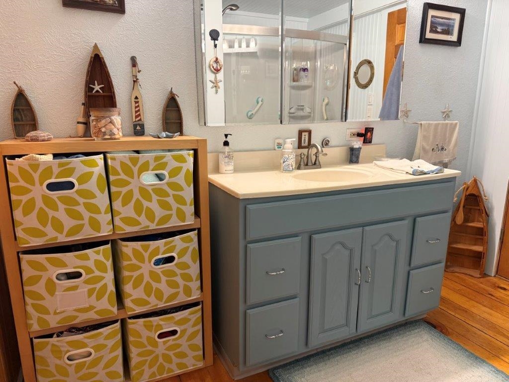 First Floor Bath 23526899