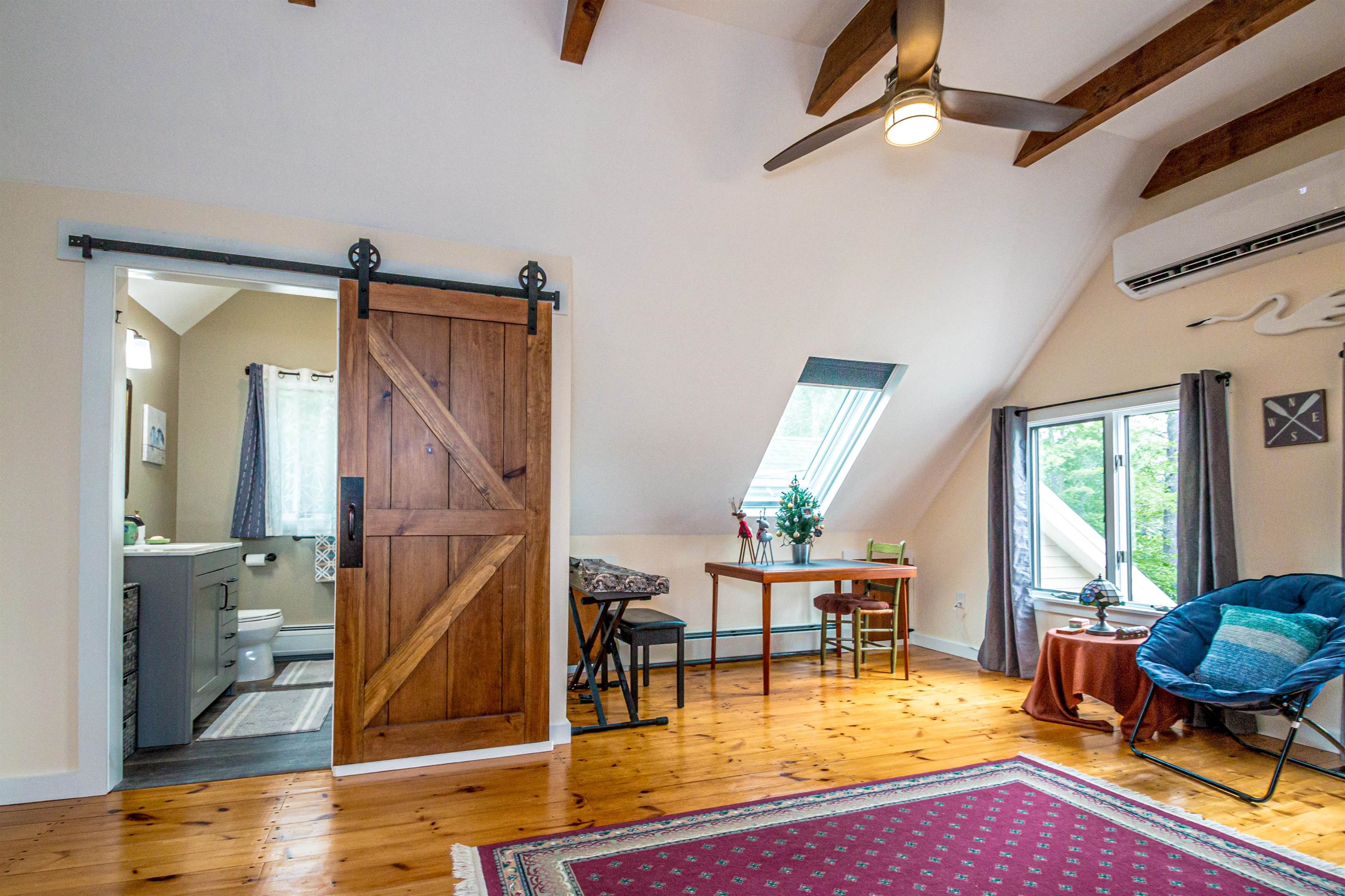Spacious Loft area for Office