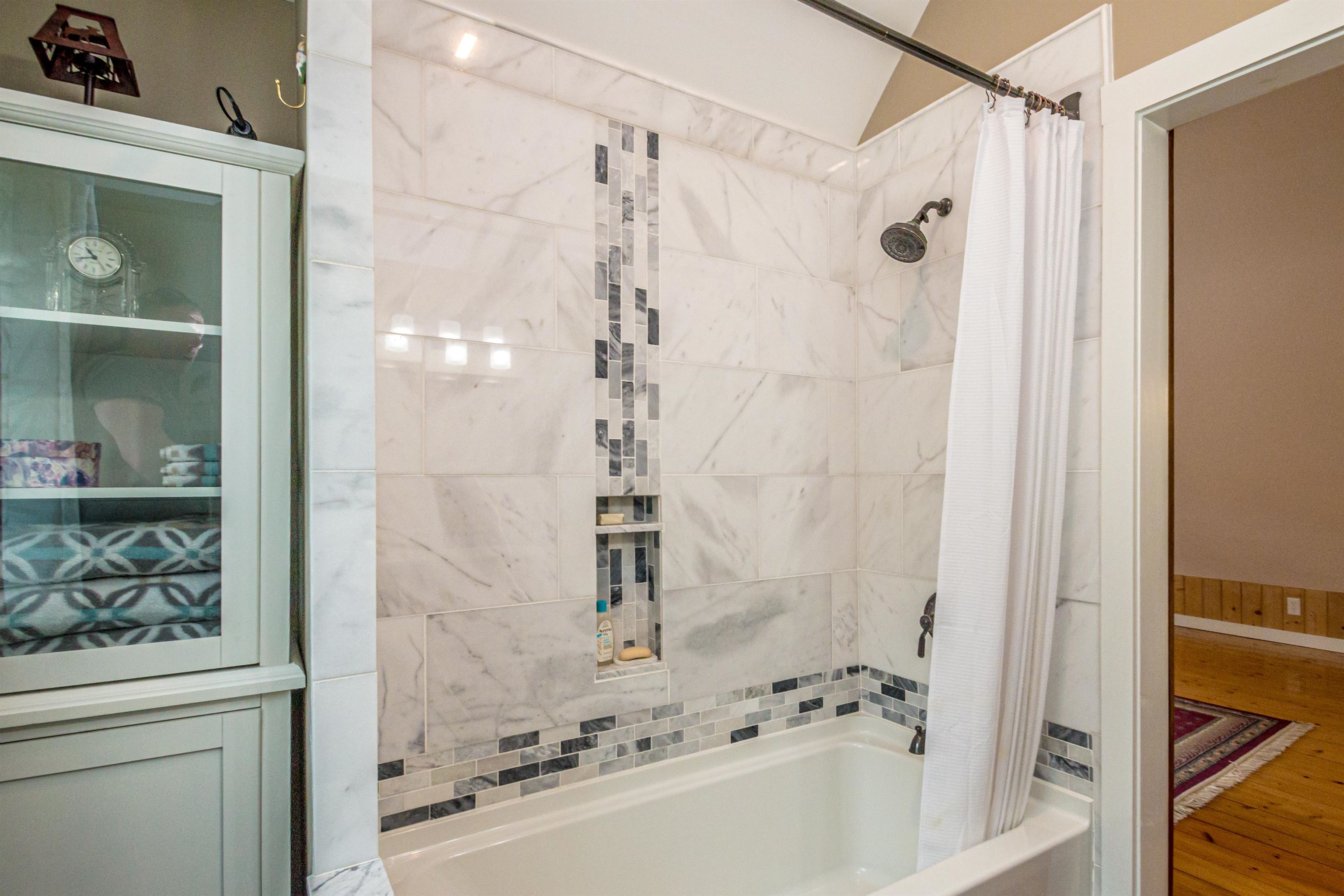 Upper Level Bath