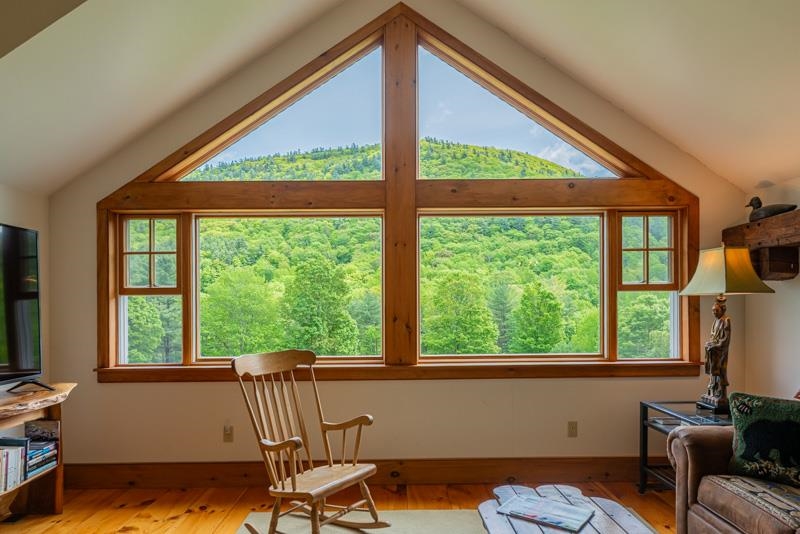 Loft Apartment Suite Above Main House Garage