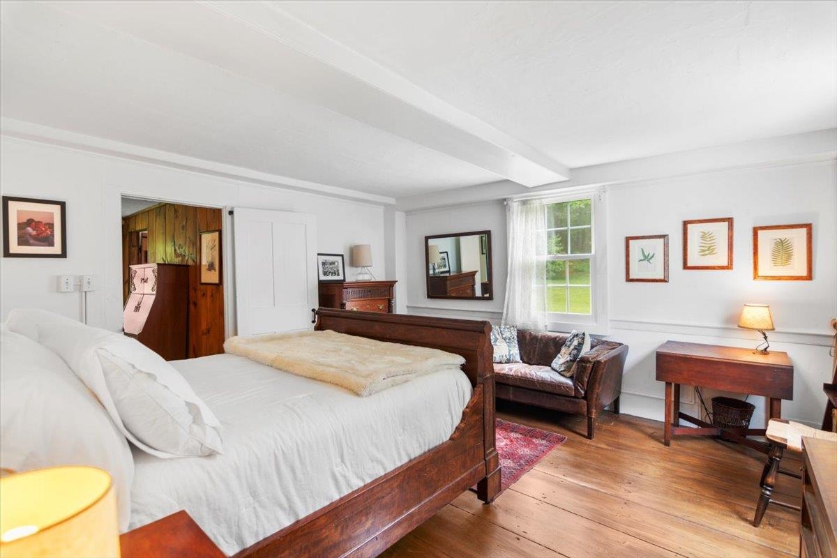 Downstairs Bedroom...