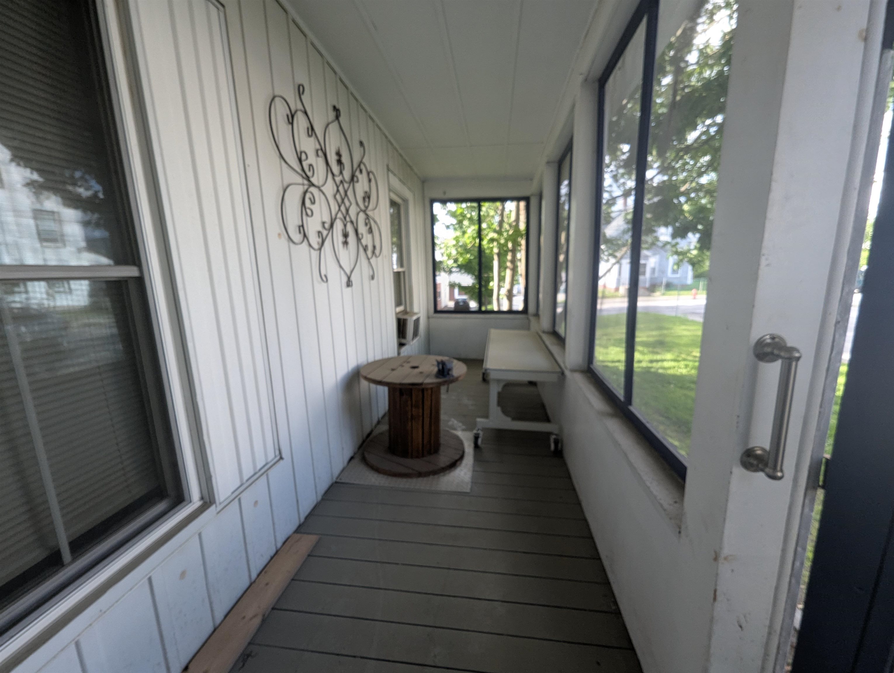 46 E - Porch
