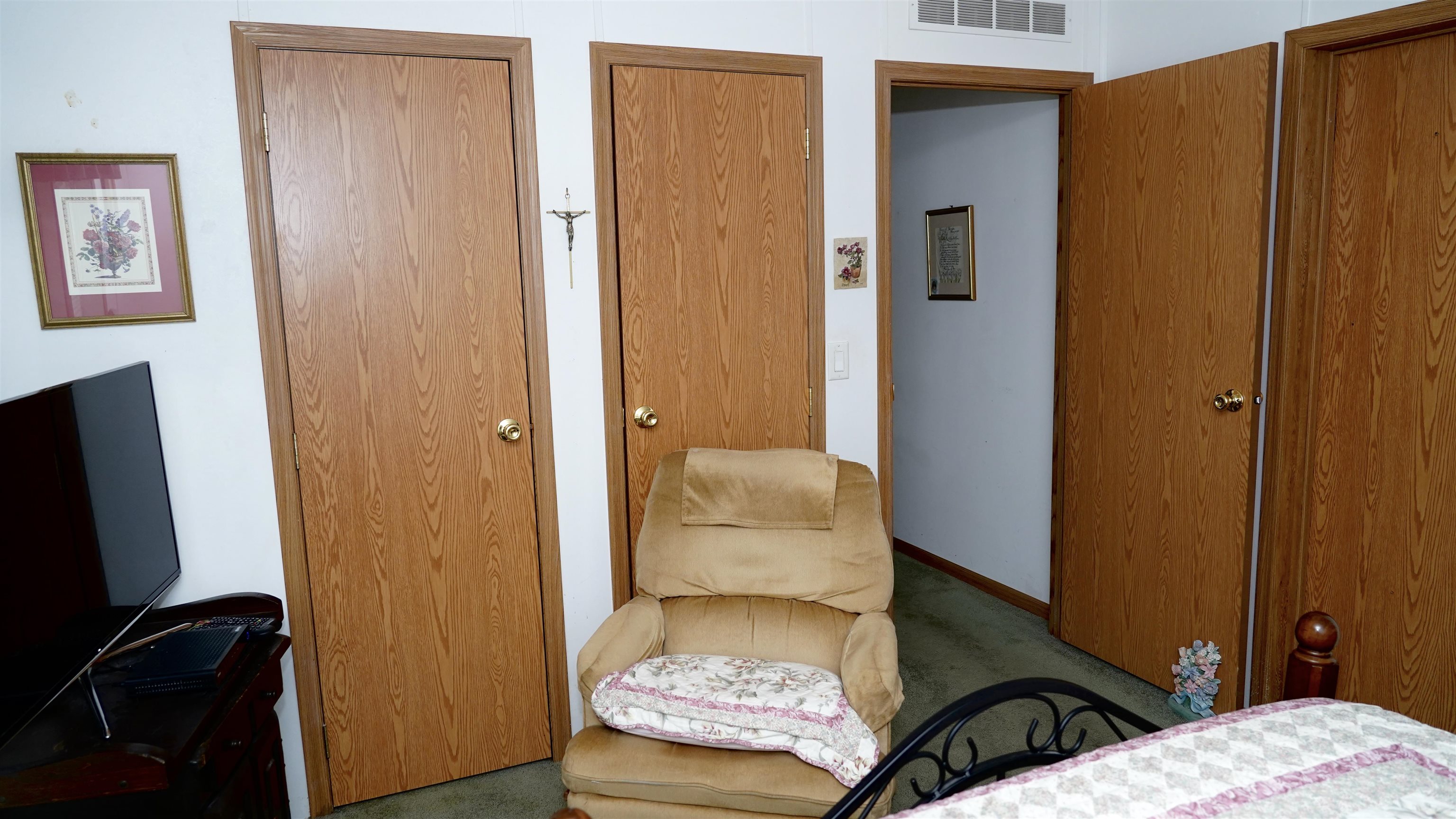 Photo 21 of 25