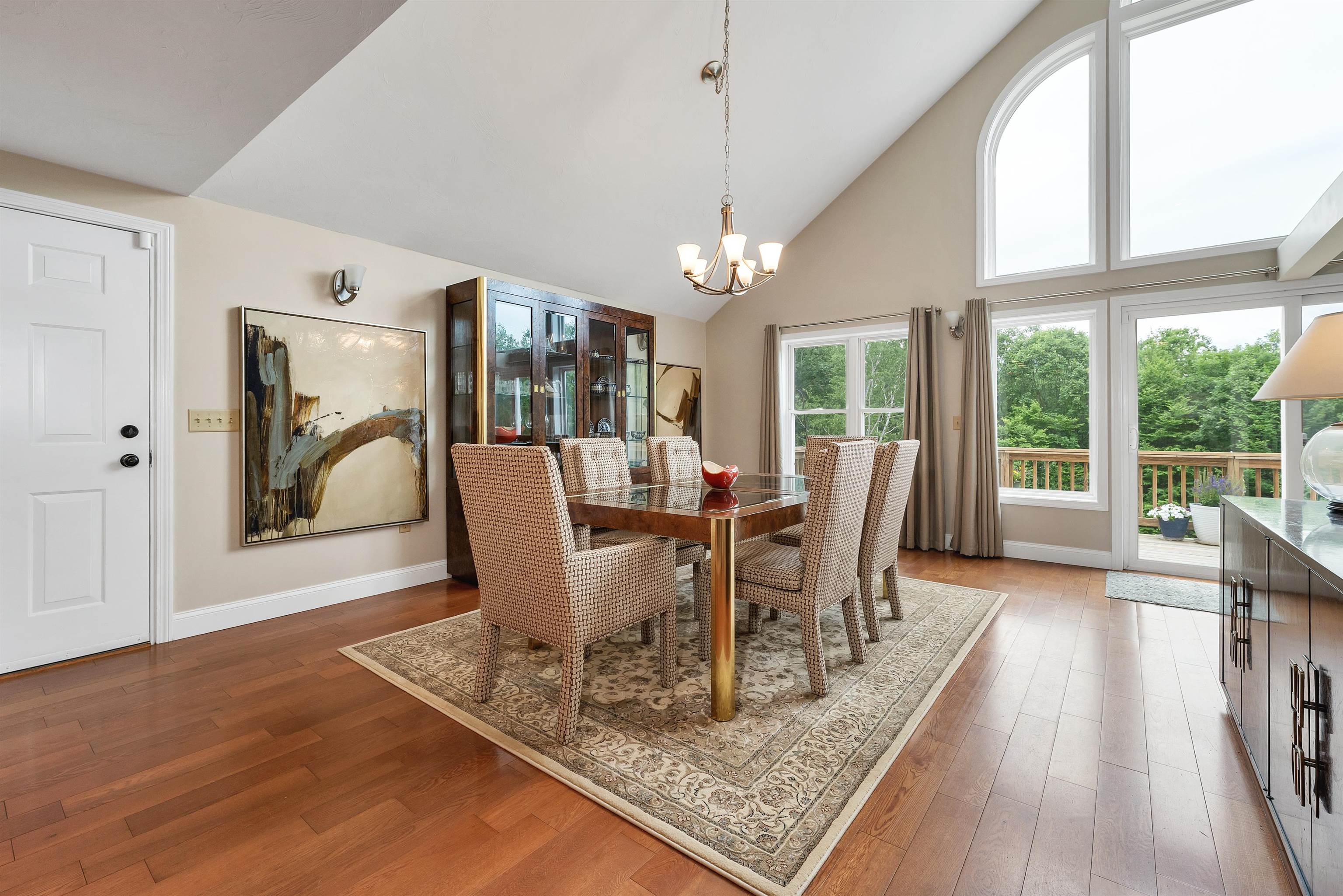 THE KITCHEN OPENS TO A GORGEOUS DINING AREA!