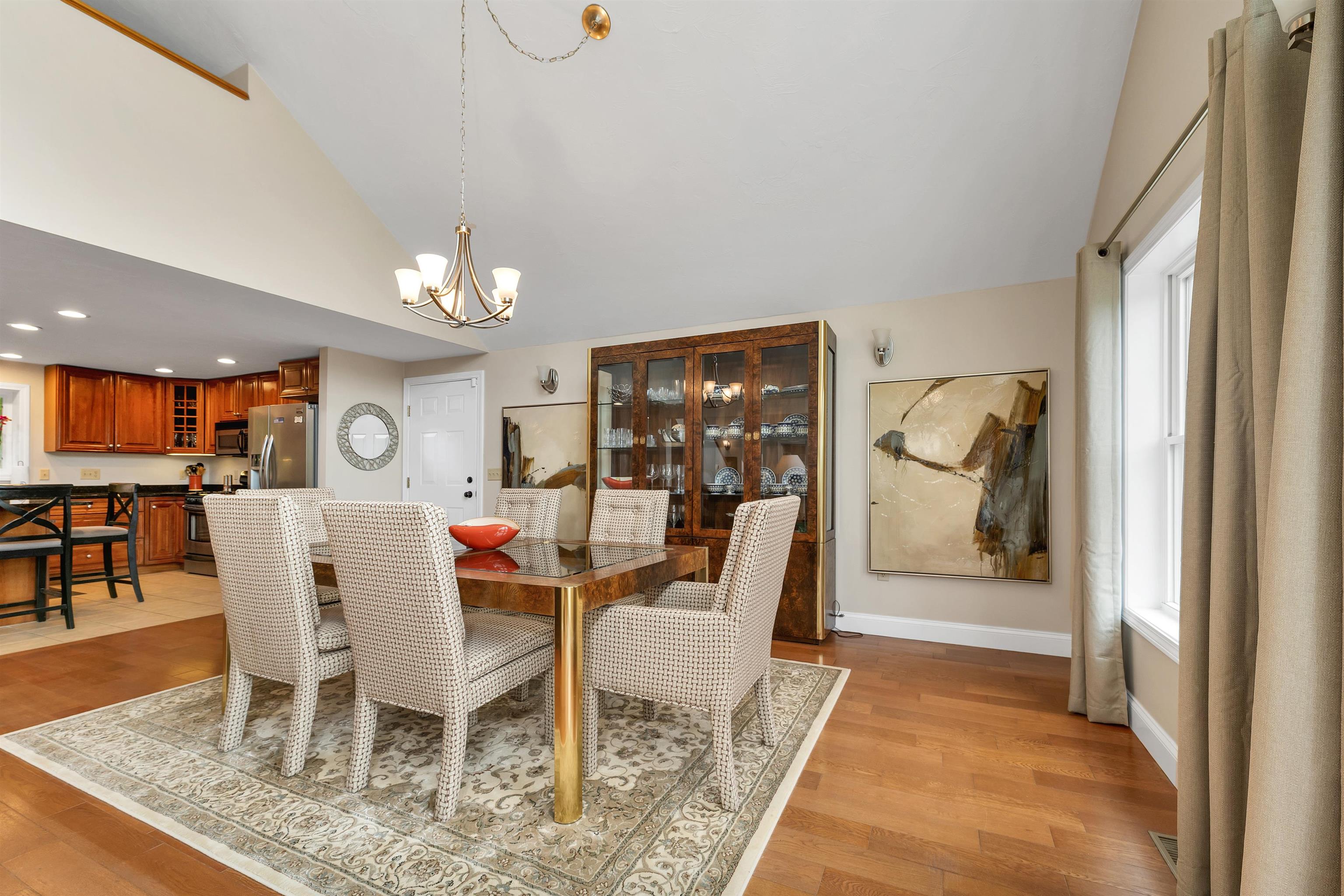 THE DINING ROOM HAS A SPECIAL FEEL OF OPENESS AND BEAUTY!