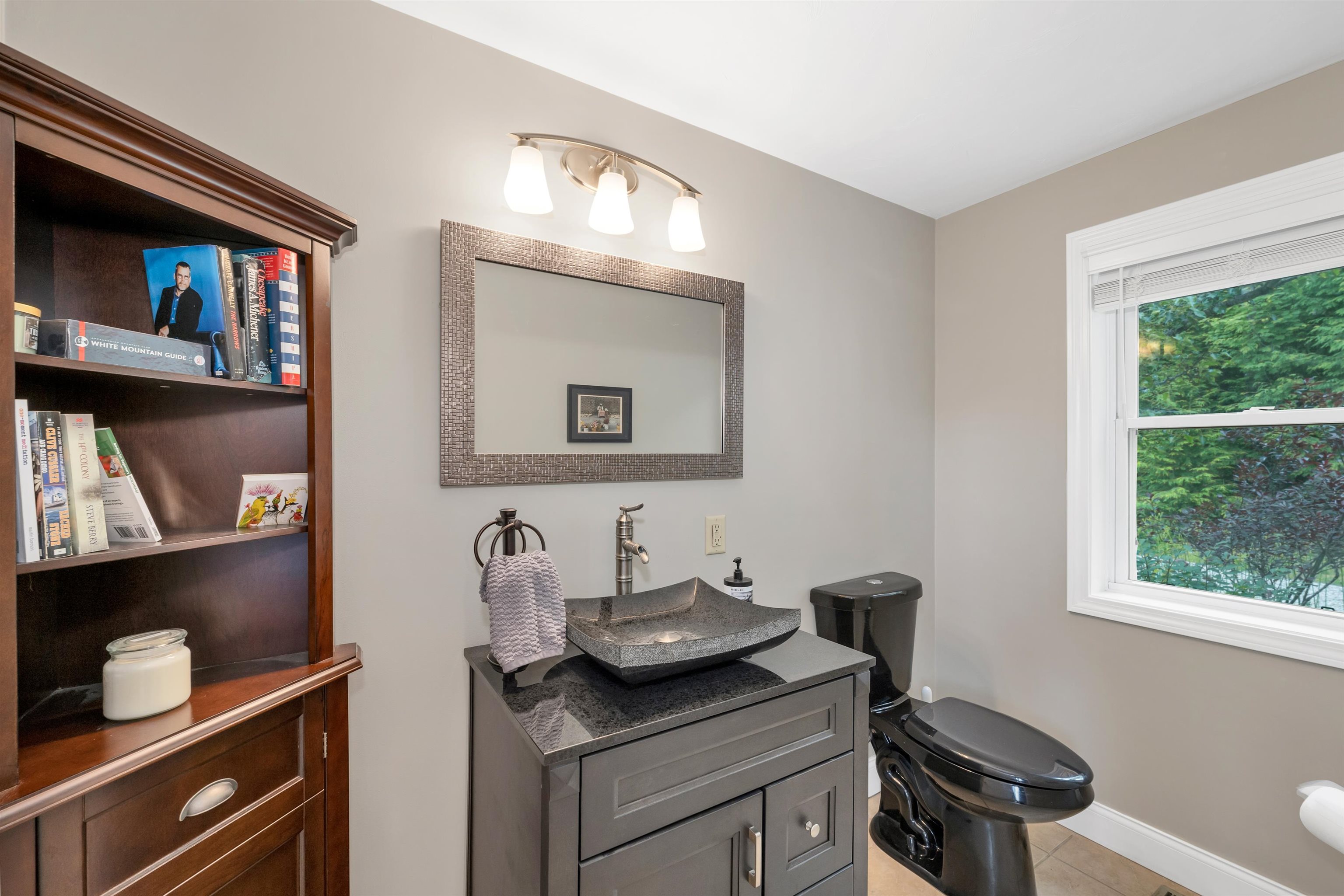THERE IS A GREAT HALF BATH OFF THE FOYER.  SO COOL!