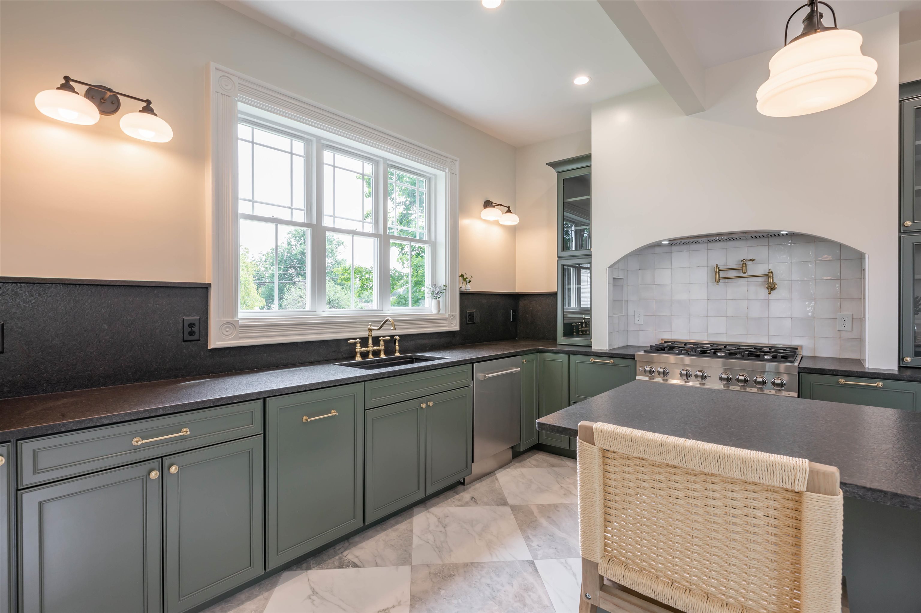 Plenty of Cabinets