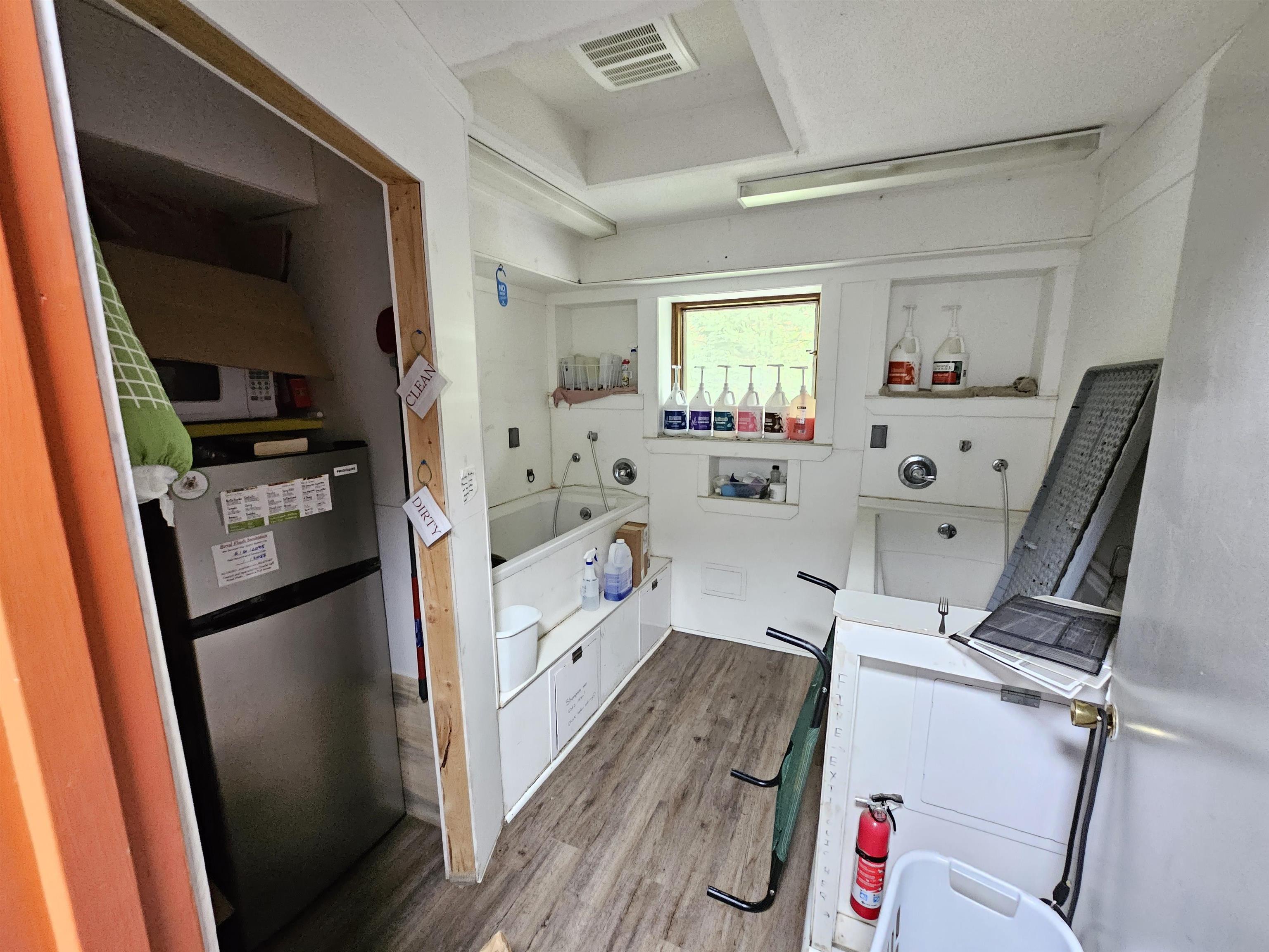 Dog bath room, 2 baths