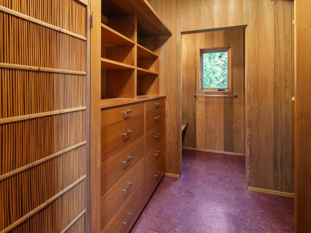 Walk-in Closet