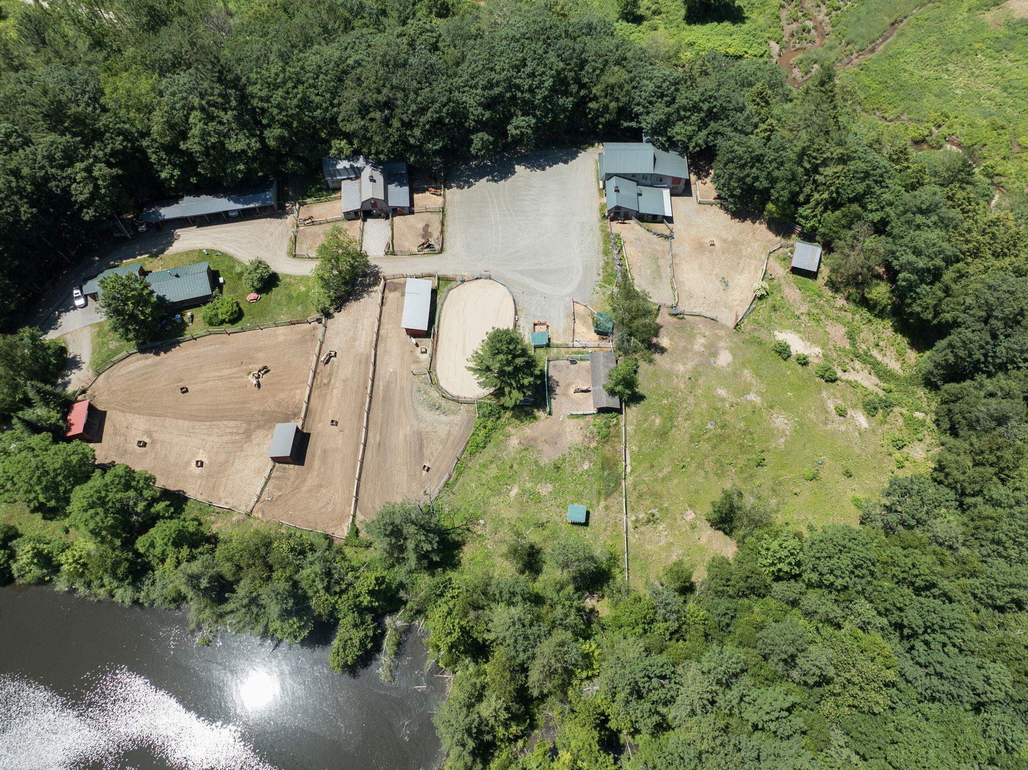 No Zoning-Equine Estate with 21 acres. 6+ Beds, 5...