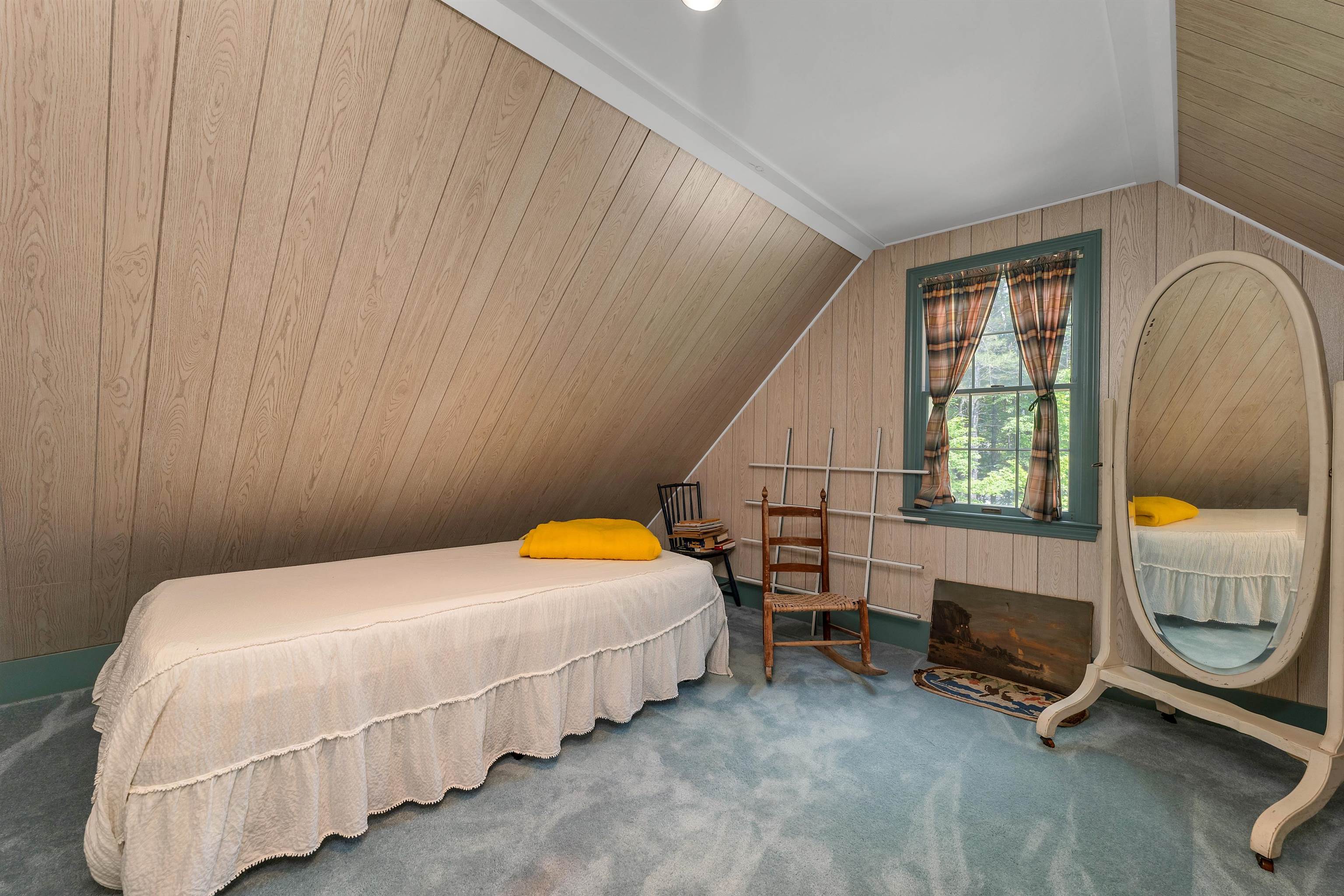 Second floor "bonus" room