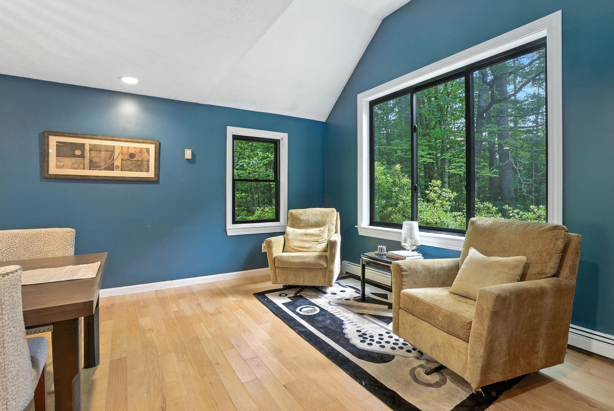 Vaulted Ceiling in Sitting Area of Dining Room