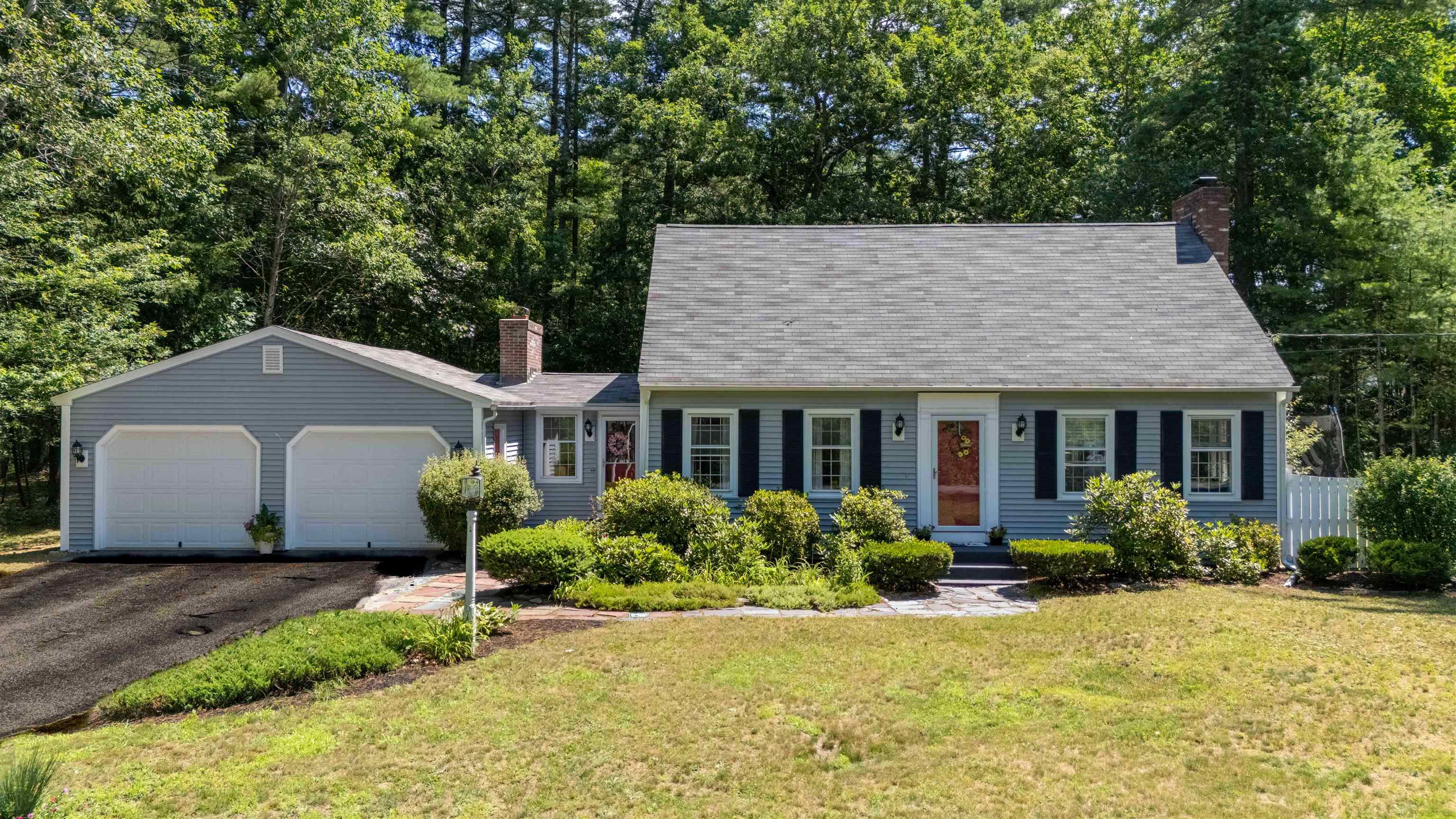 MLS 5050654: 5 Aaron Way, Litchfield NH