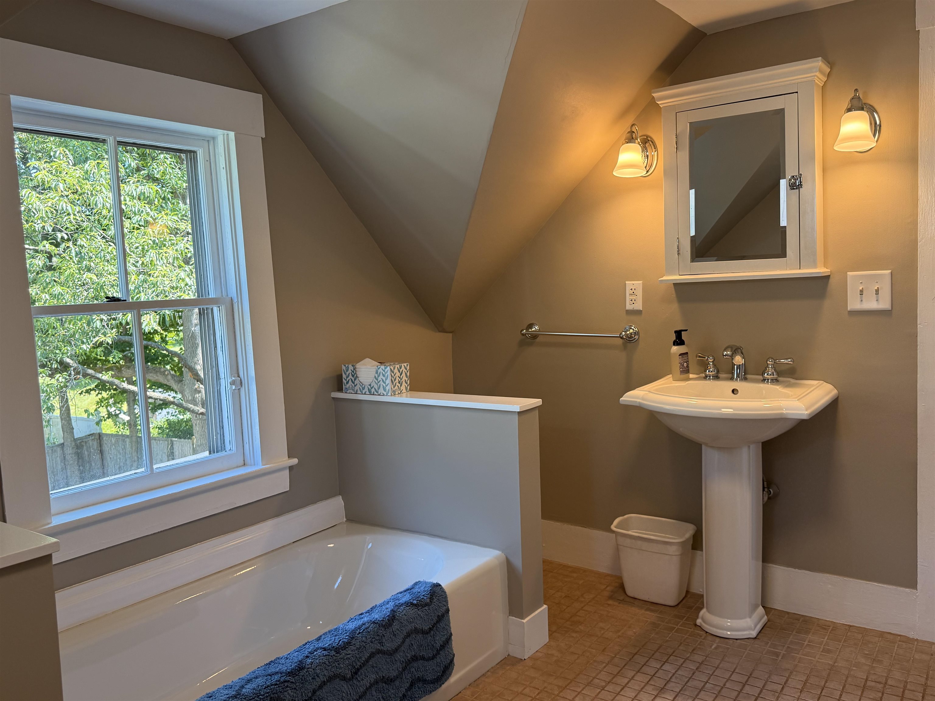 Second Floor Full Bath 23558138