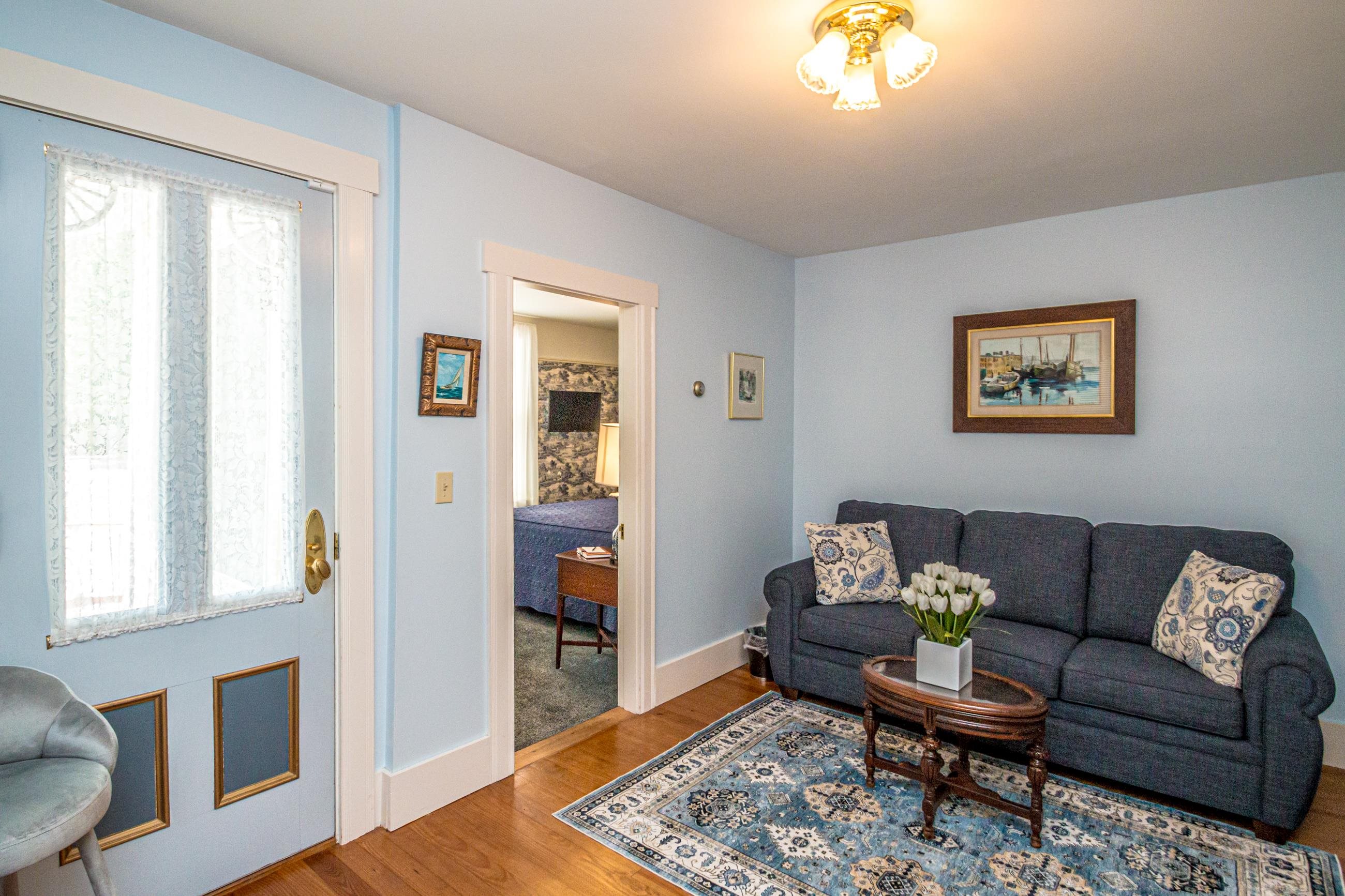 Silver Lake private entrance/Sitting Room