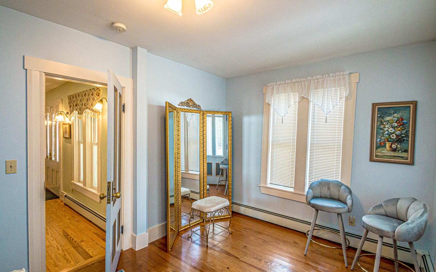 Silver Lake sitting room