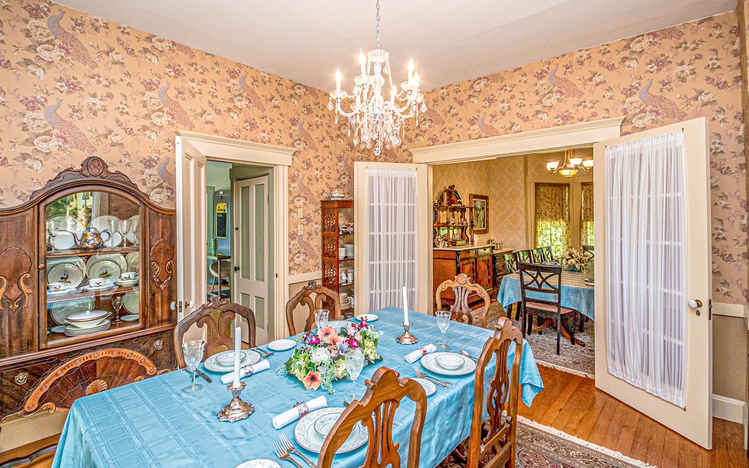 Dining rooms (adjoining)